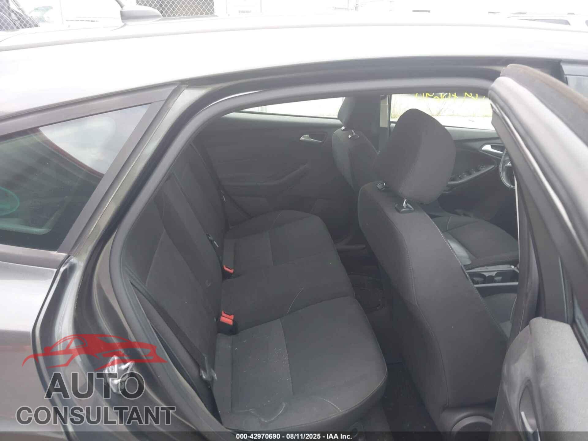 FORD FOCUS 2015 - 1FADP3K2XFL369832