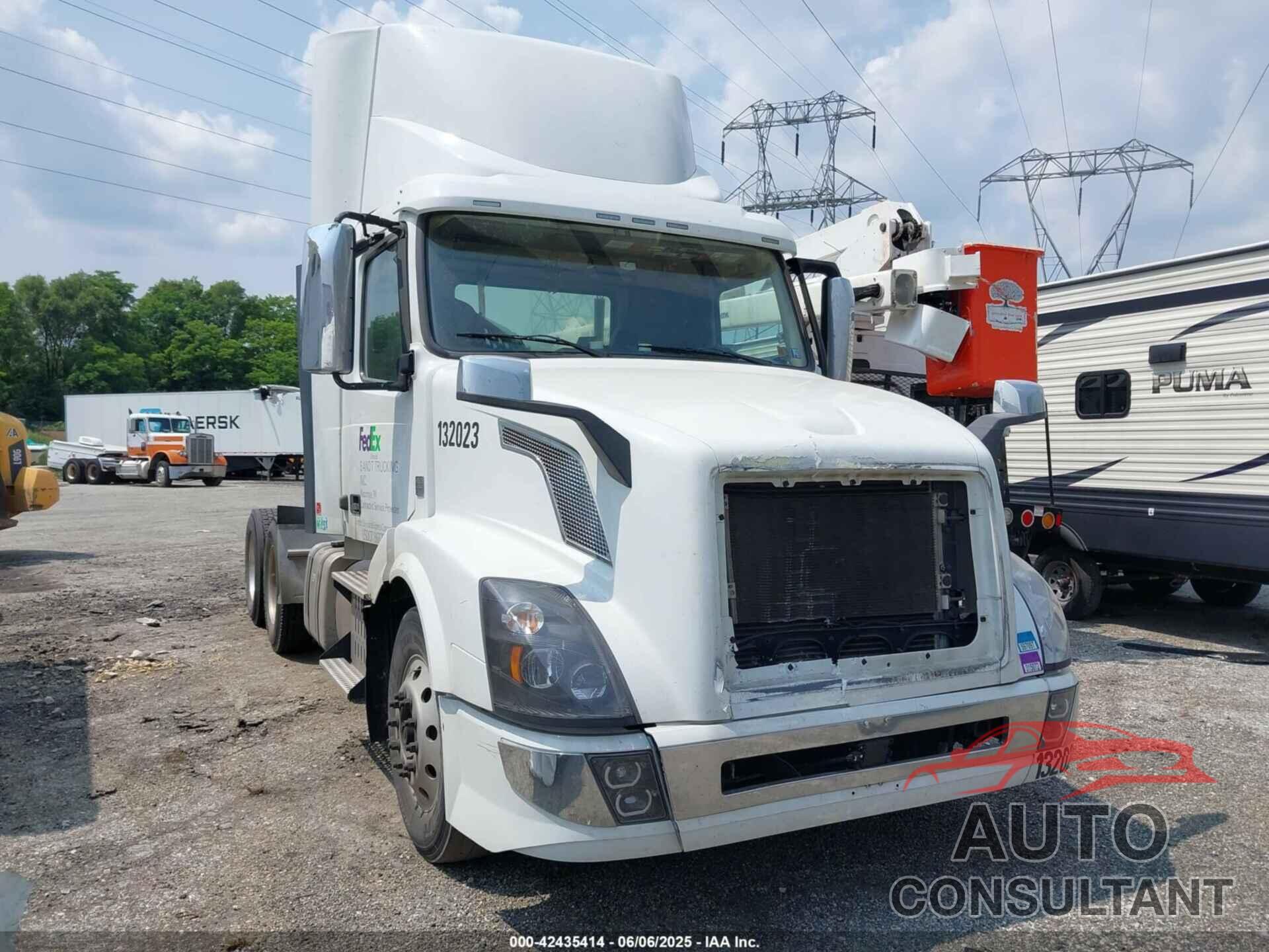 VOLVO VN 2016 - 4V4NC9EHXGN944972