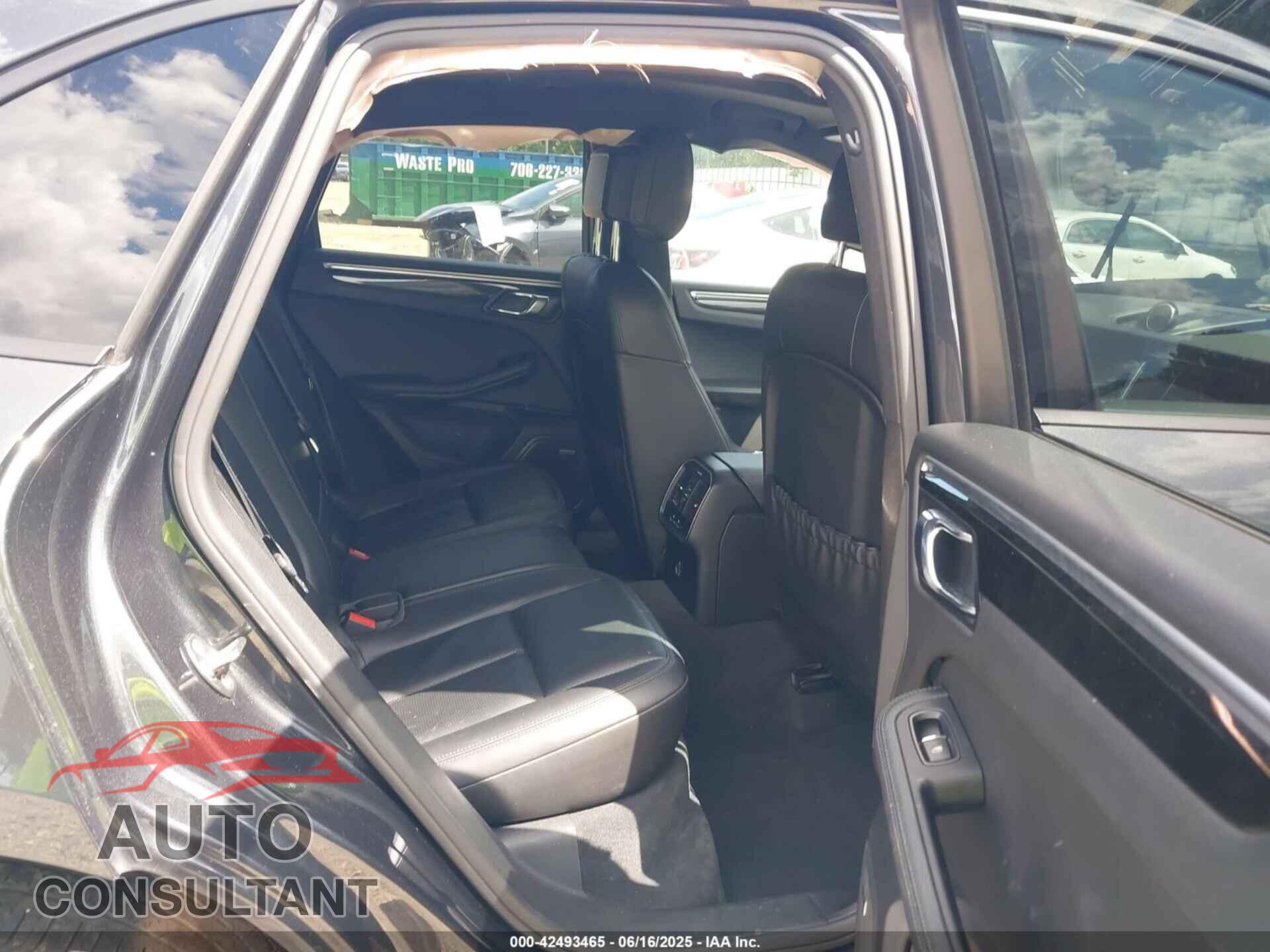 PORSCHE MACAN 2018 - WP1AA2A50JLB04252