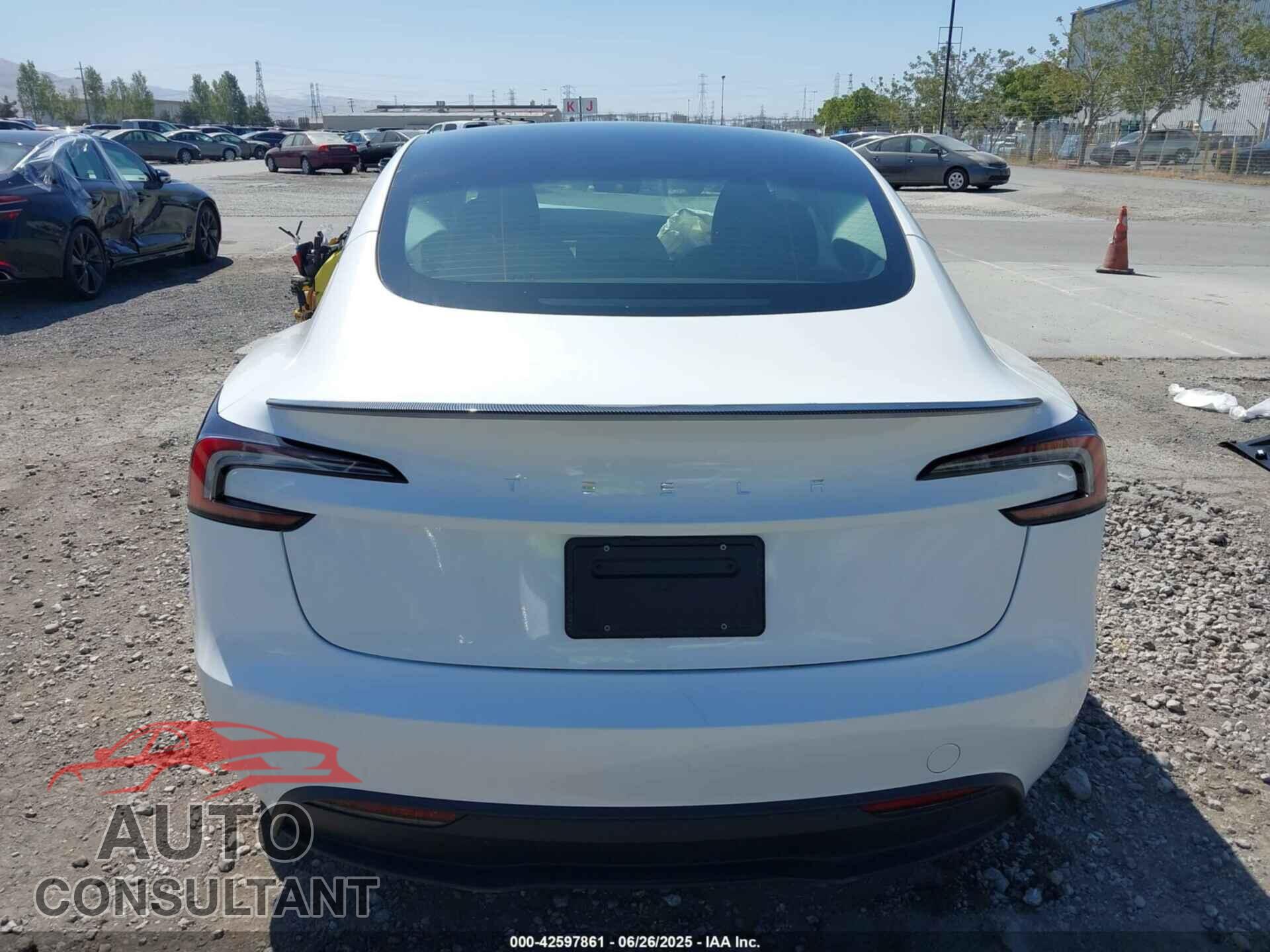 TESLA MODEL 3 2024 - 5YJ3E1EA3RF871902
