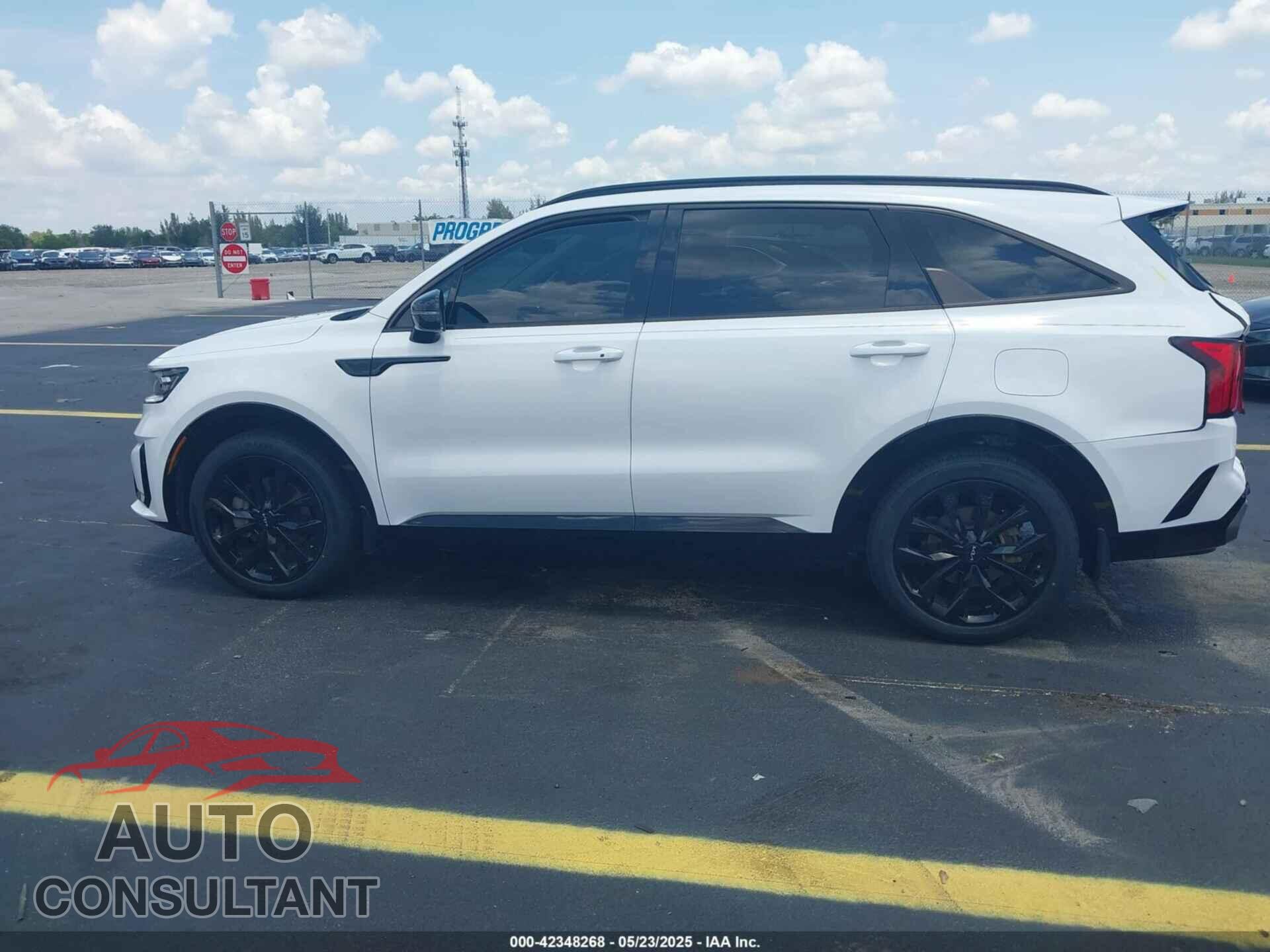 KIA SORENTO 2023 - 5XYRK4LF4PG163487