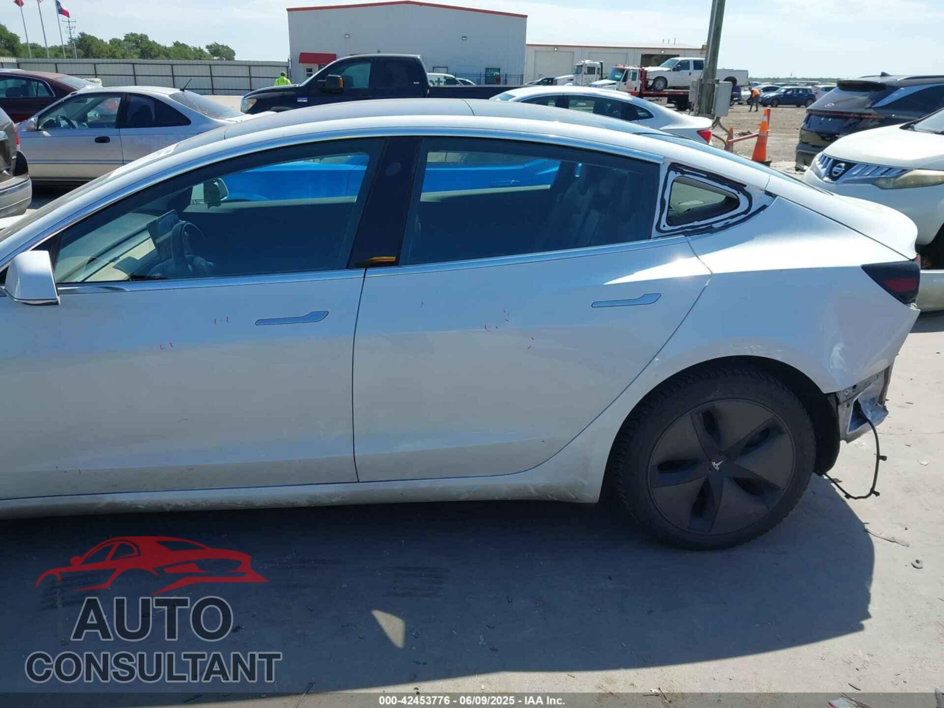 TESLA MODEL 3 2018 - 5YJ3E1EB0JF067005
