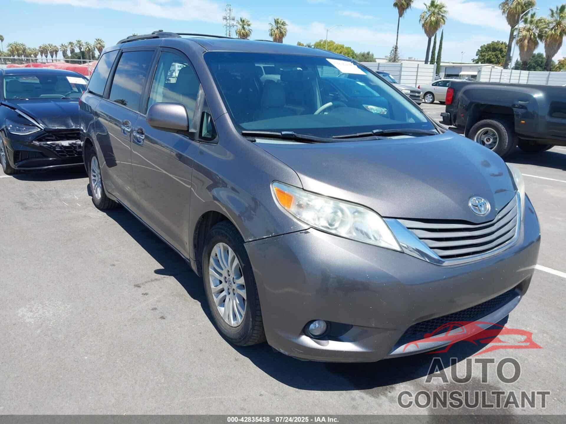 TOYOTA SIENNA 2013 - 5TDYK3DC2DS316005