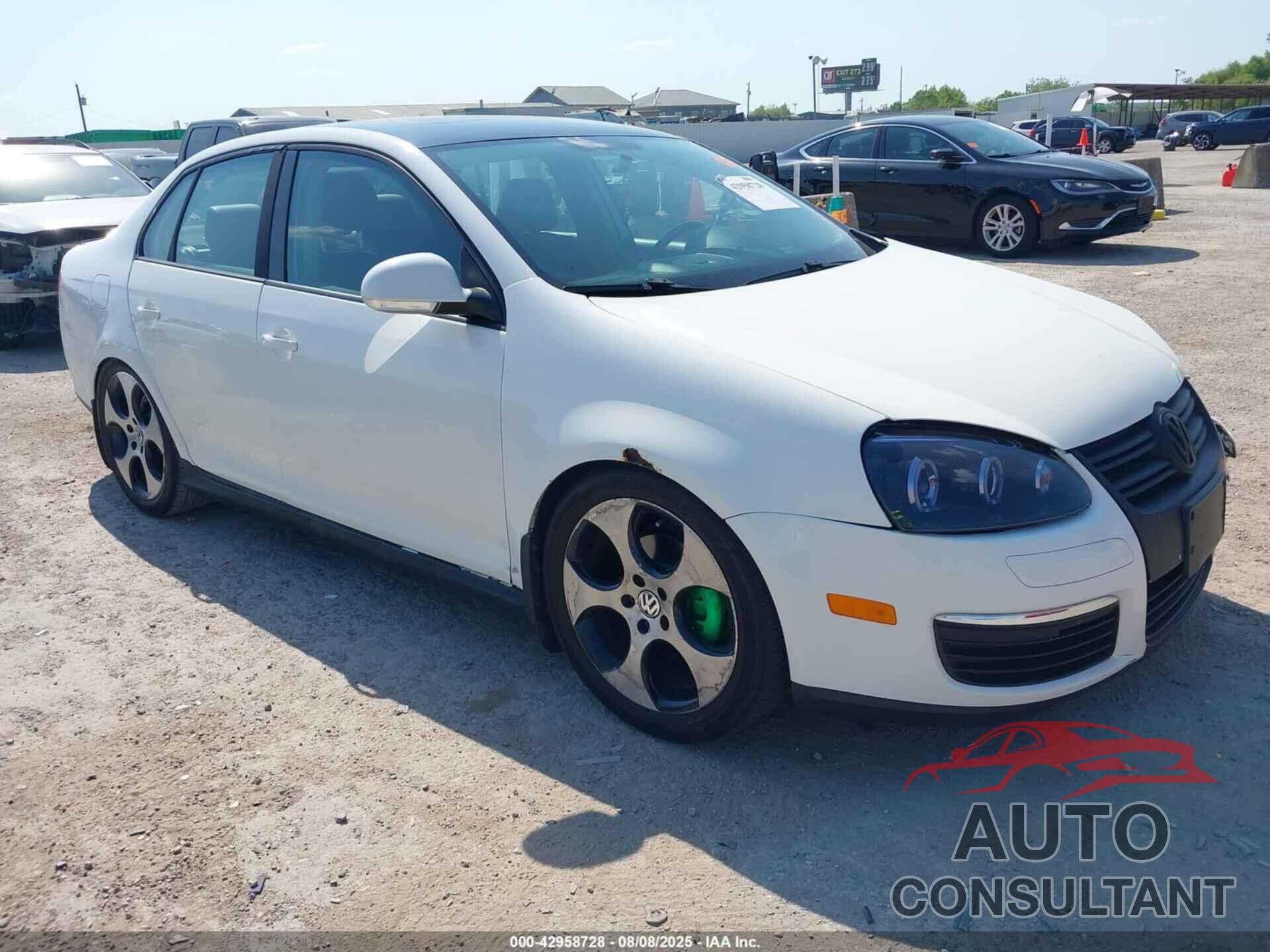VOLKSWAGEN JETTA 2010 - 3VWRX7AJ8AM141607