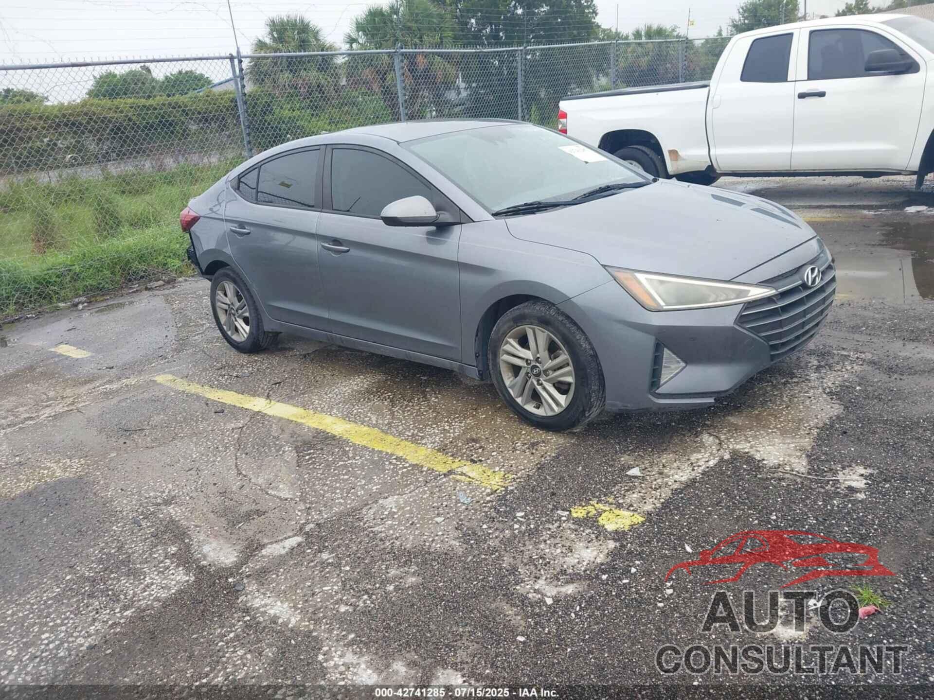 HYUNDAI ELANTRA 2019 - KMHD84LF0KU844788