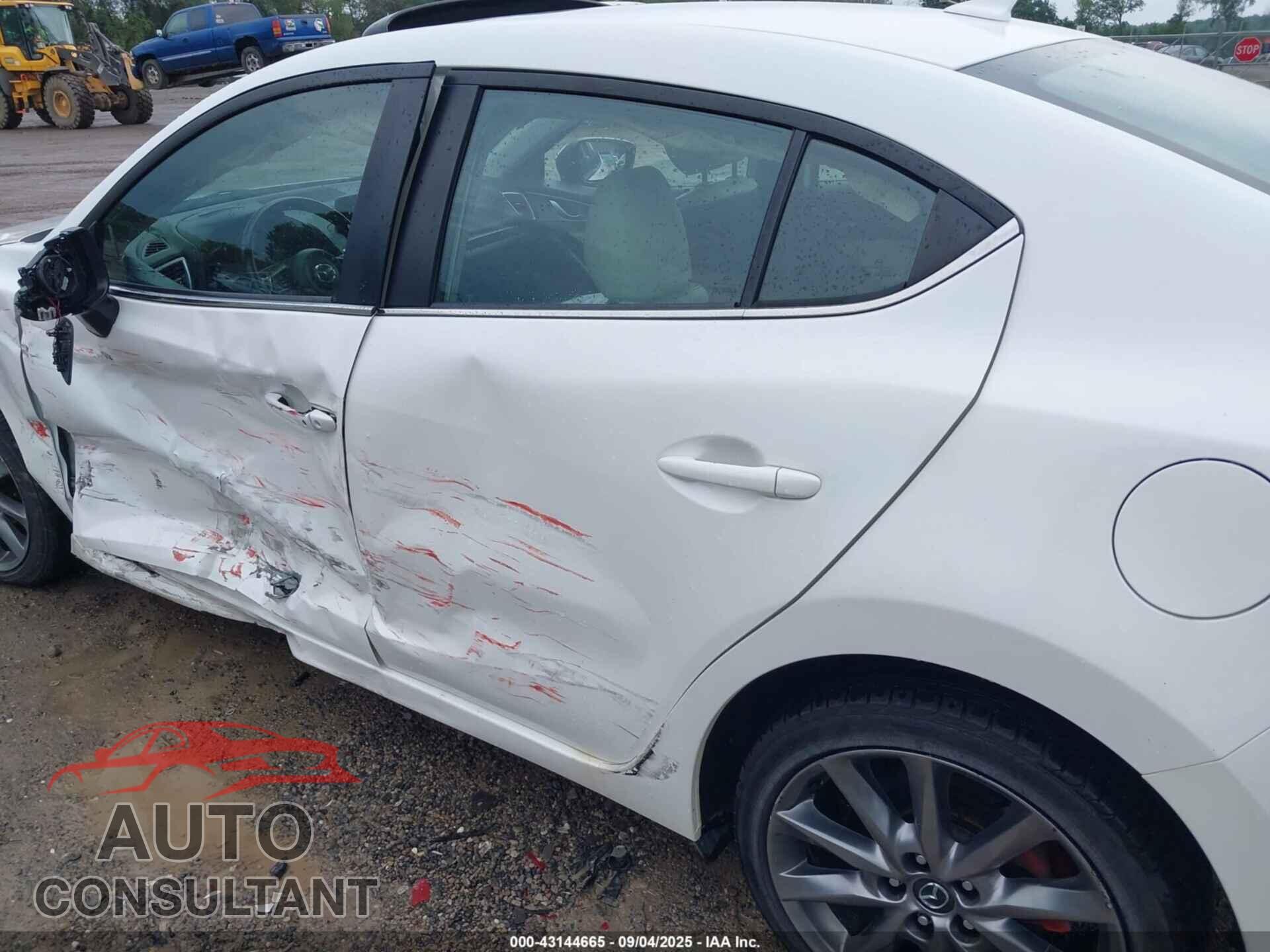 MAZDA MAZDA3 2018 - 3MZBN1W39JM171908