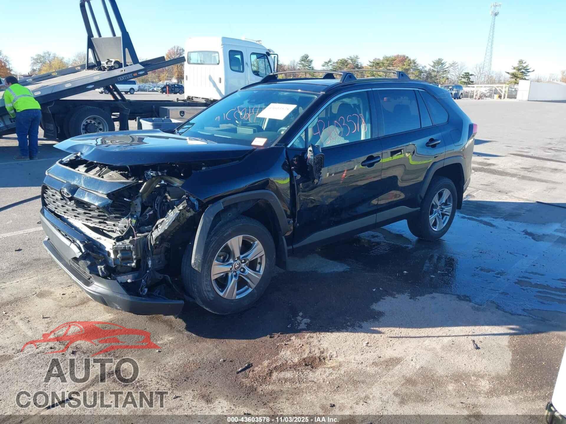 TOYOTA RAV4 2023 - JTMP1RFVXPD095494