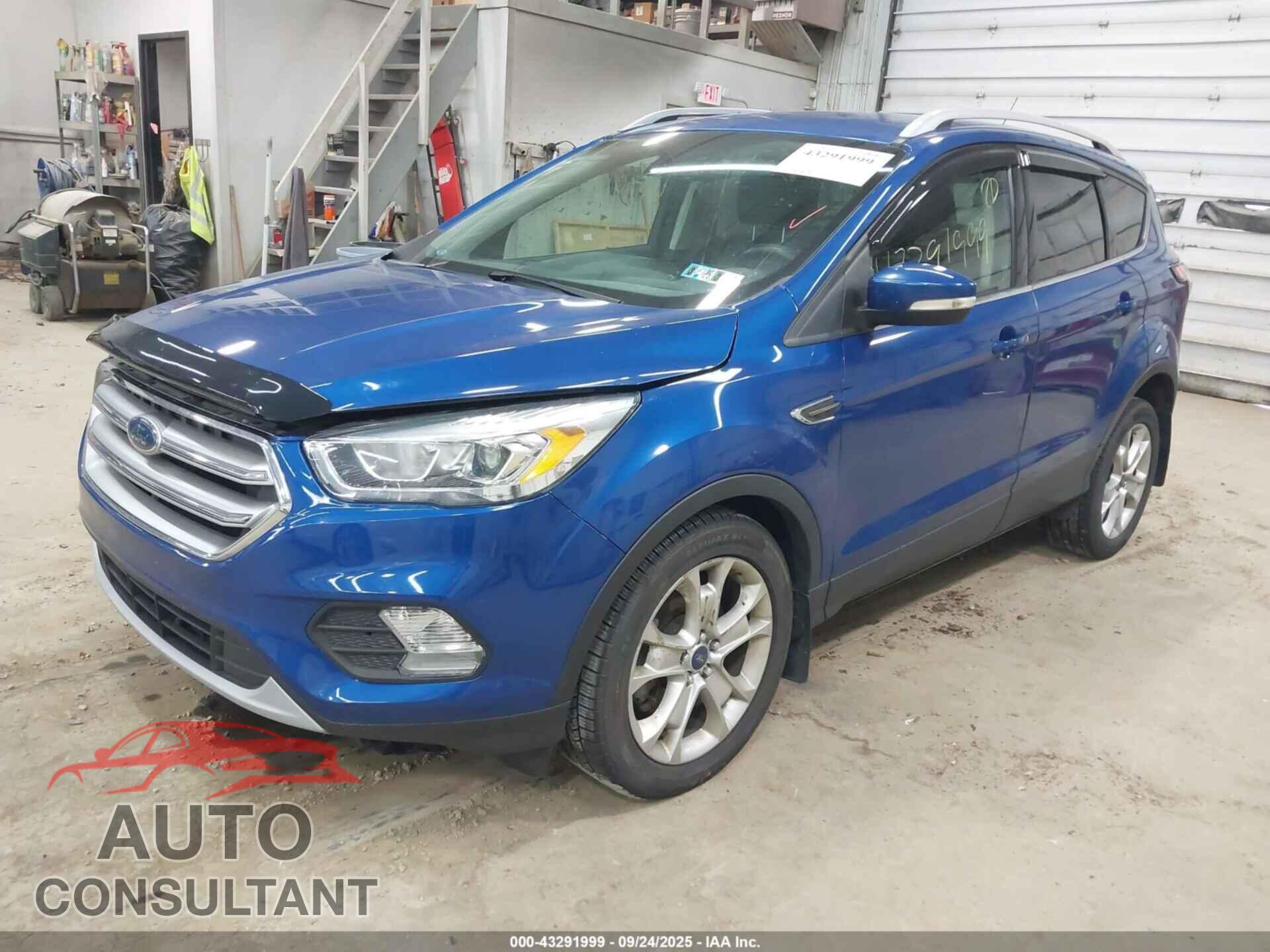 FORD ESCAPE 2017 - 1FMCU9J90HUF10075