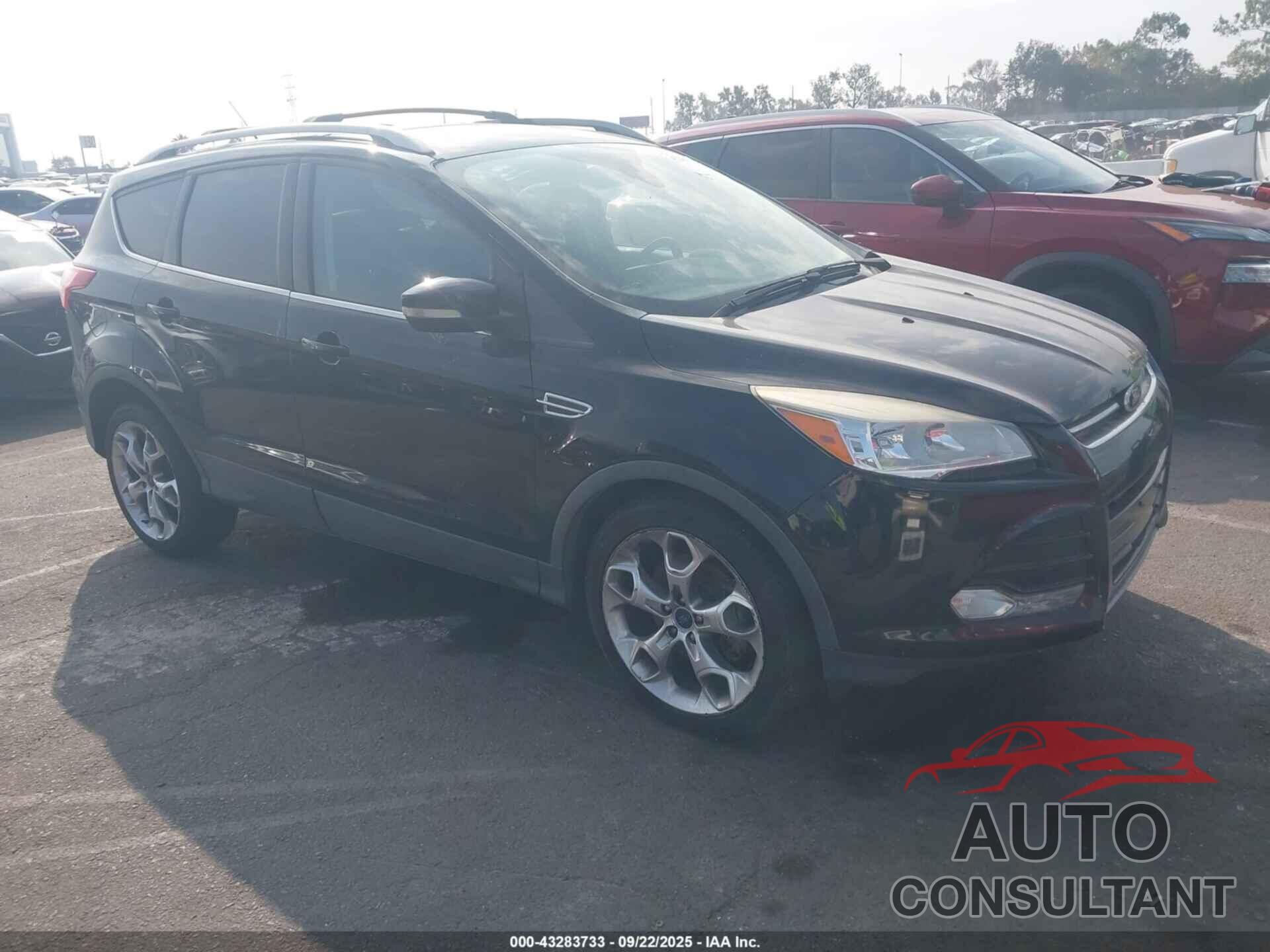 FORD ESCAPE 2015 - 1FMCU0J9XFUA44048