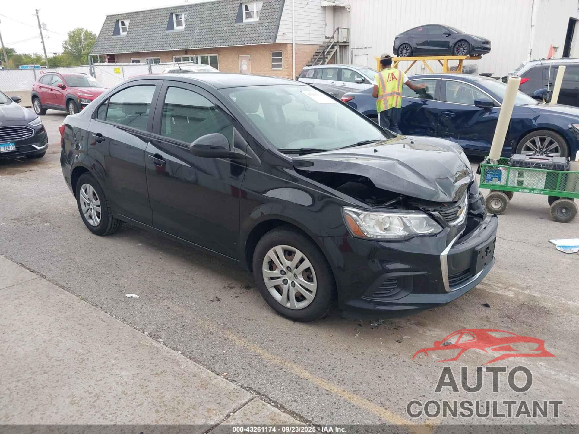 CHEVROLET SONIC 2017 - 1G1JB5SH7H4174546