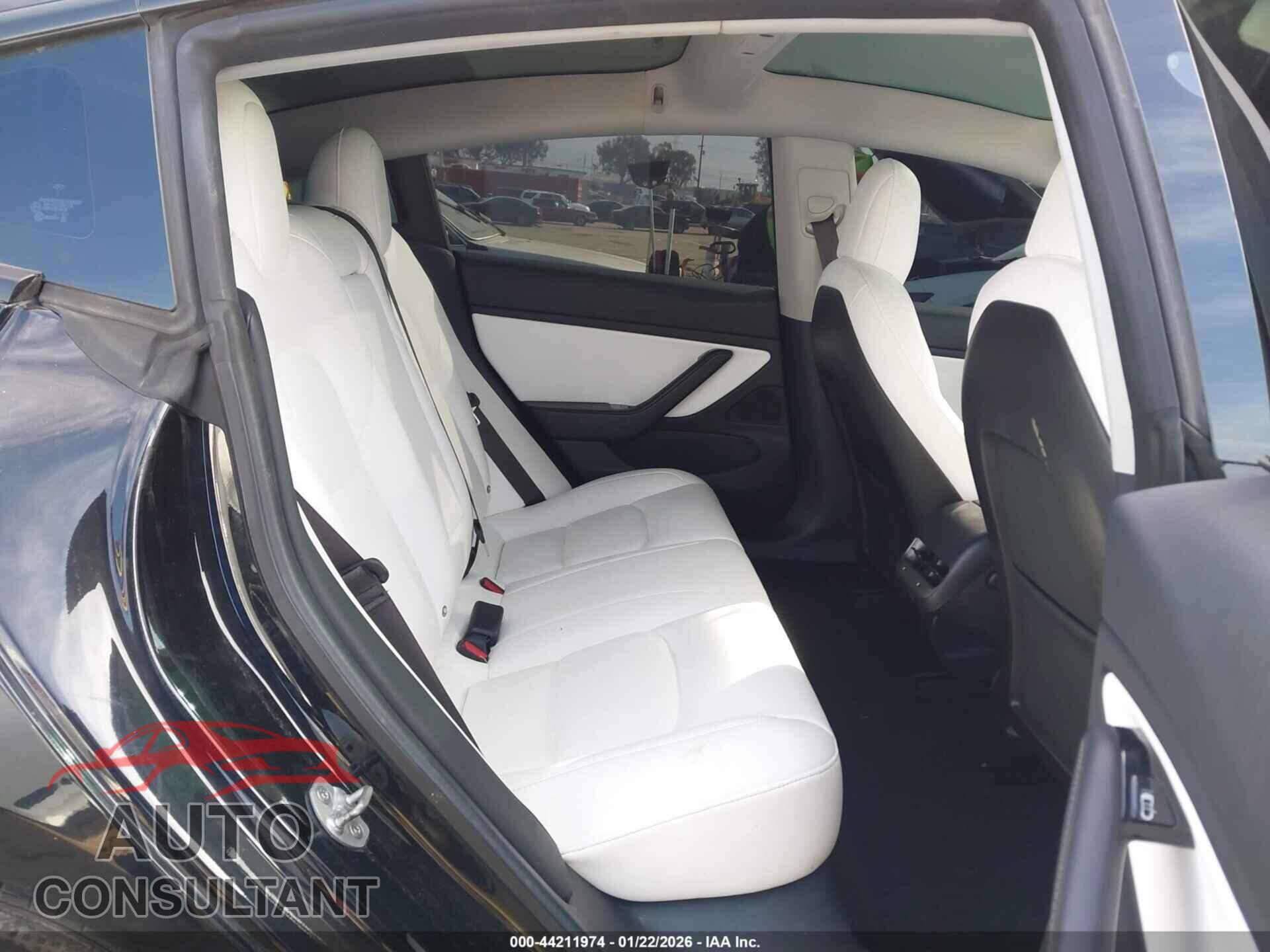 TESLA MODEL 3 2018 - 5YJ3E1EB5JF100354