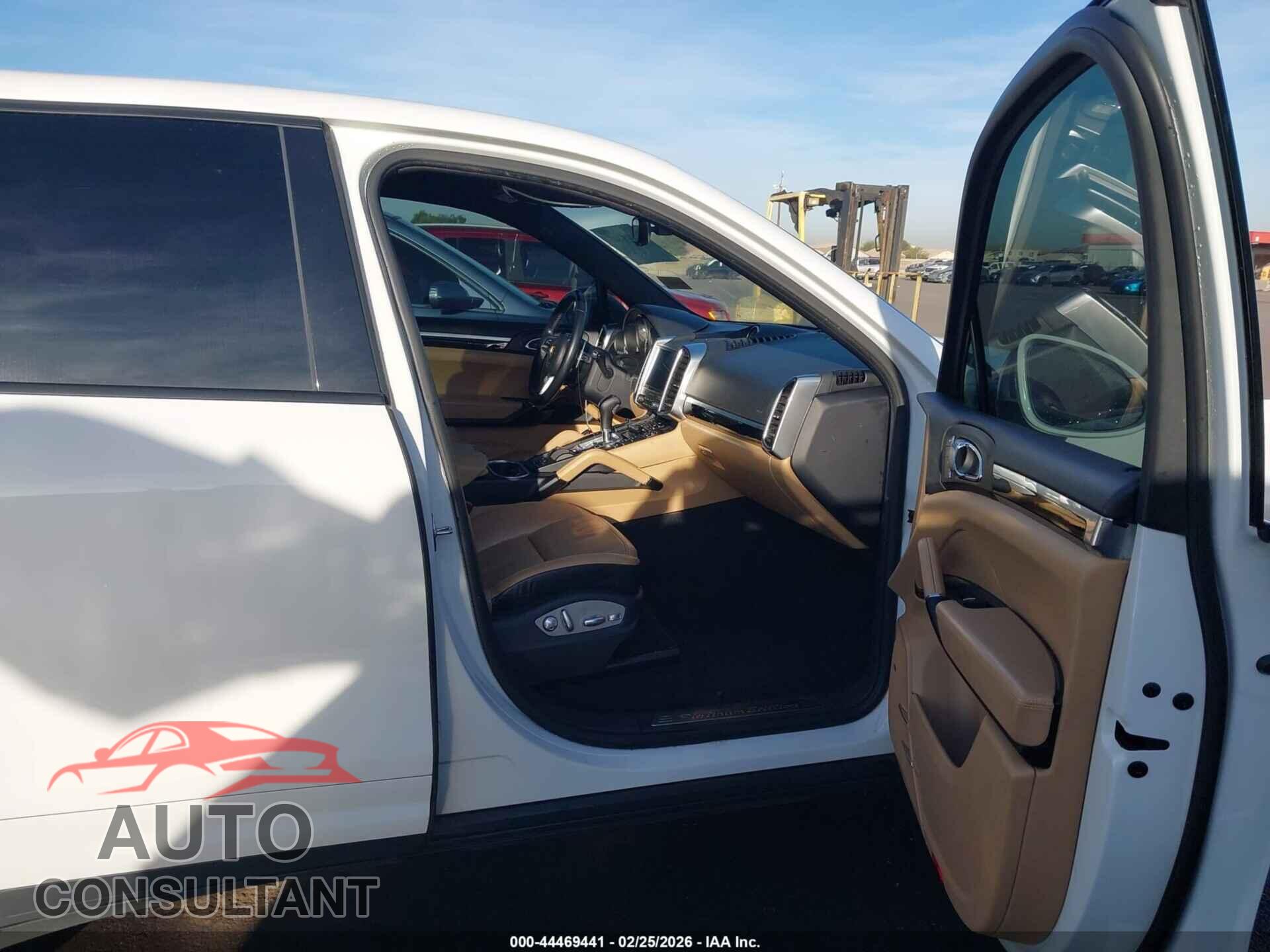 PORSCHE CAYENNE 2017 - WP1AA2A21HKA91128