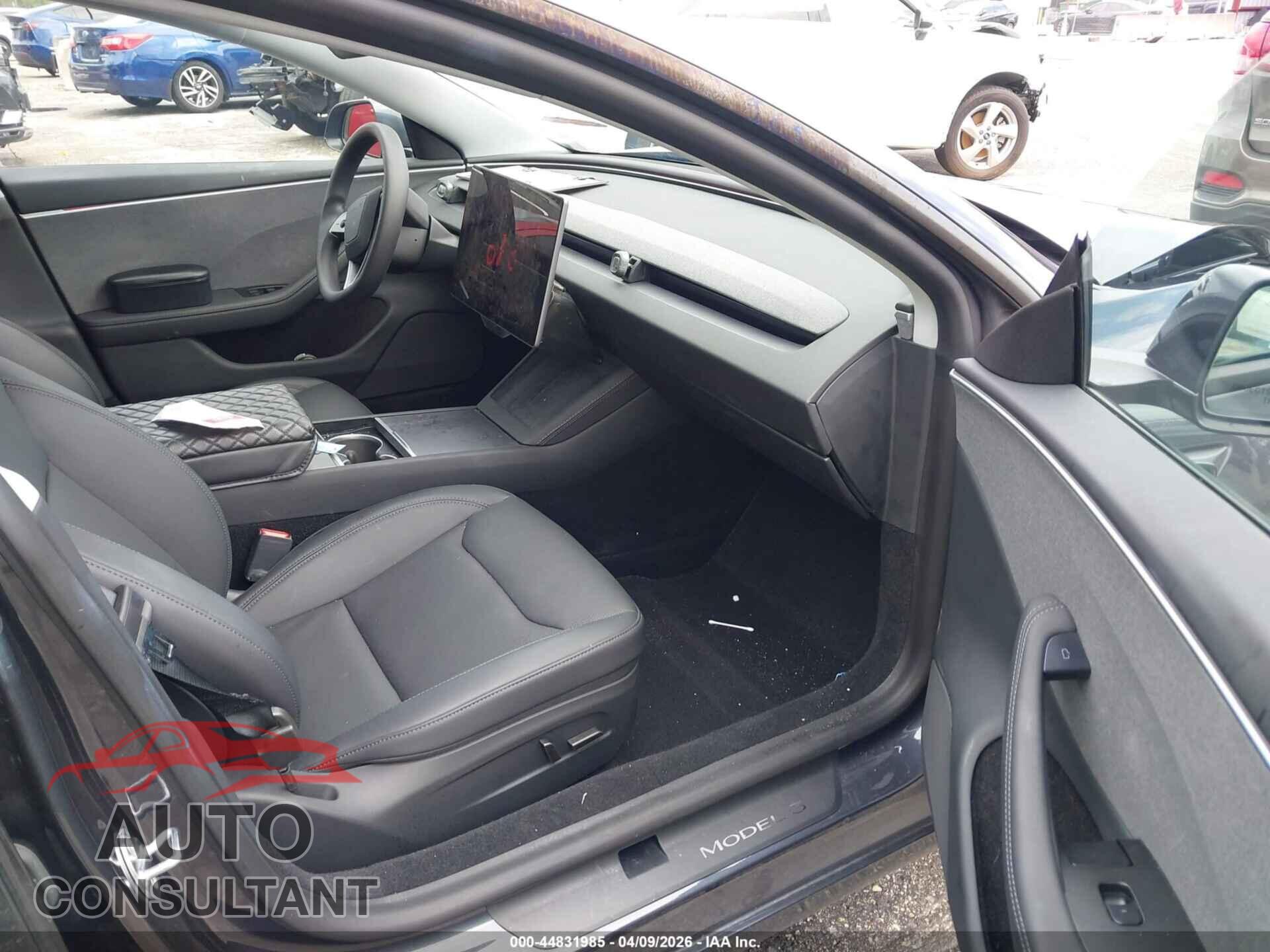TESLA MODEL 3 2025 - 5YJ3E1EA2SF972564