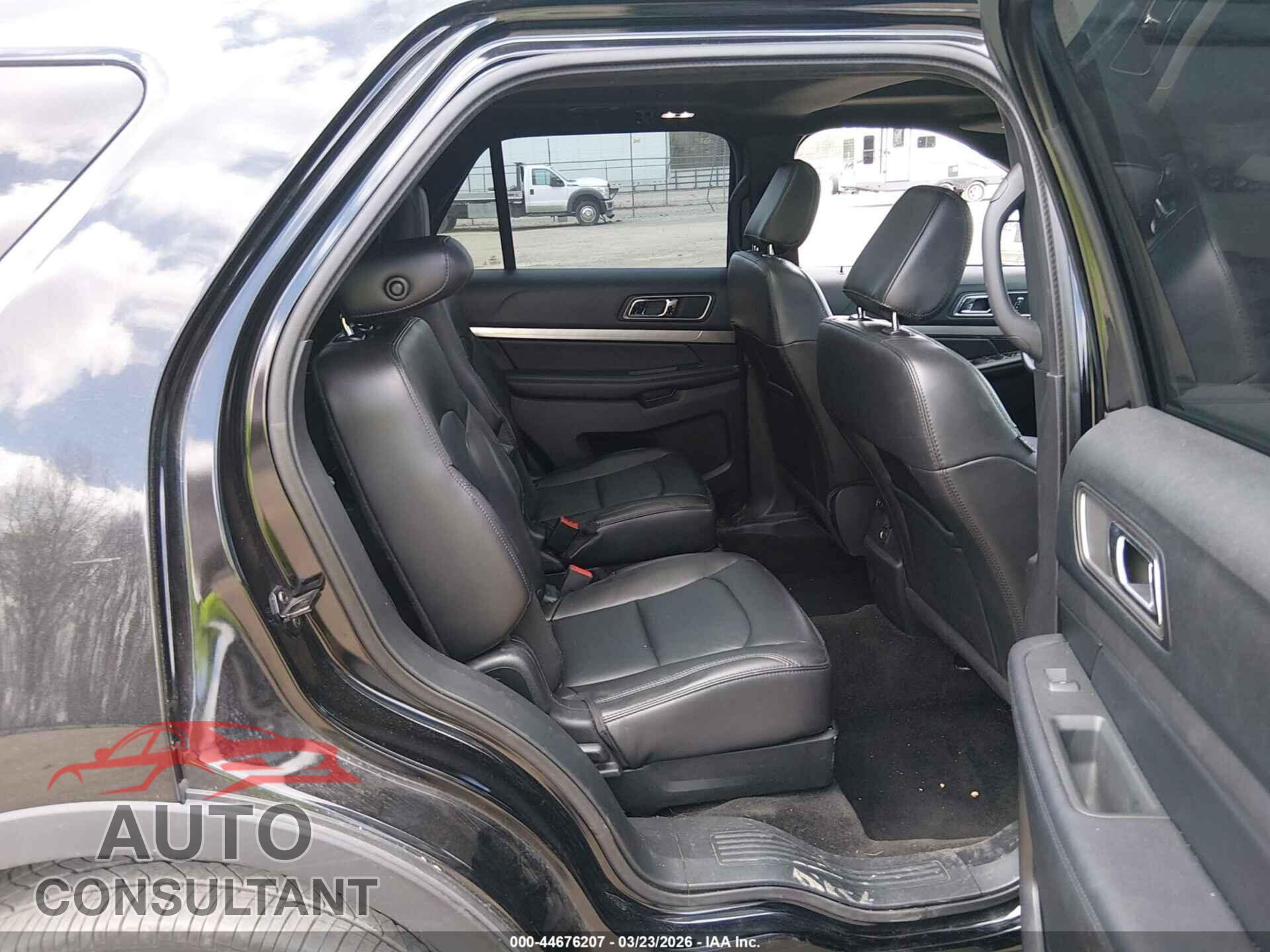 FORD EXPLORER 2018 - 1FM5K7D83JGB40279