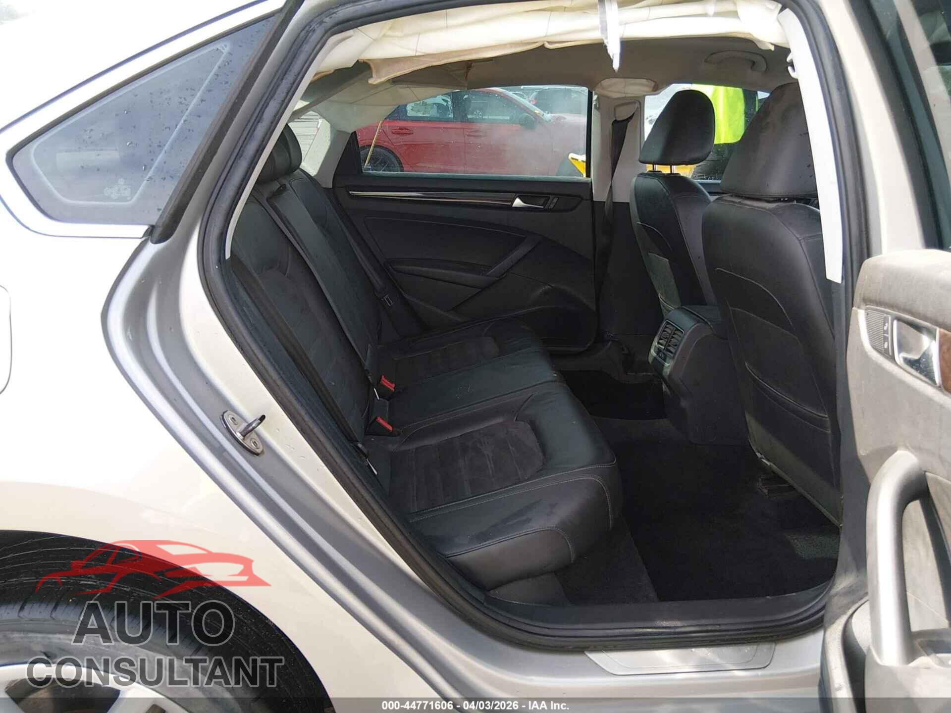 VOLKSWAGEN PASSAT 2014 - 1VWCN7A32EC005560