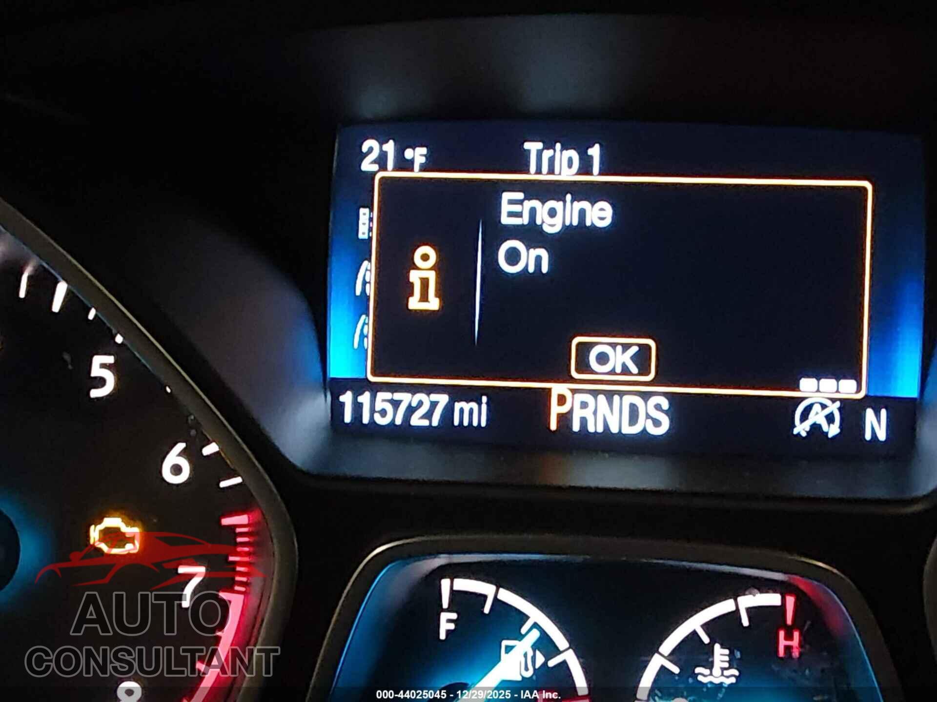 FORD ESCAPE 2017 - 1FMCU9GD1HUC33562