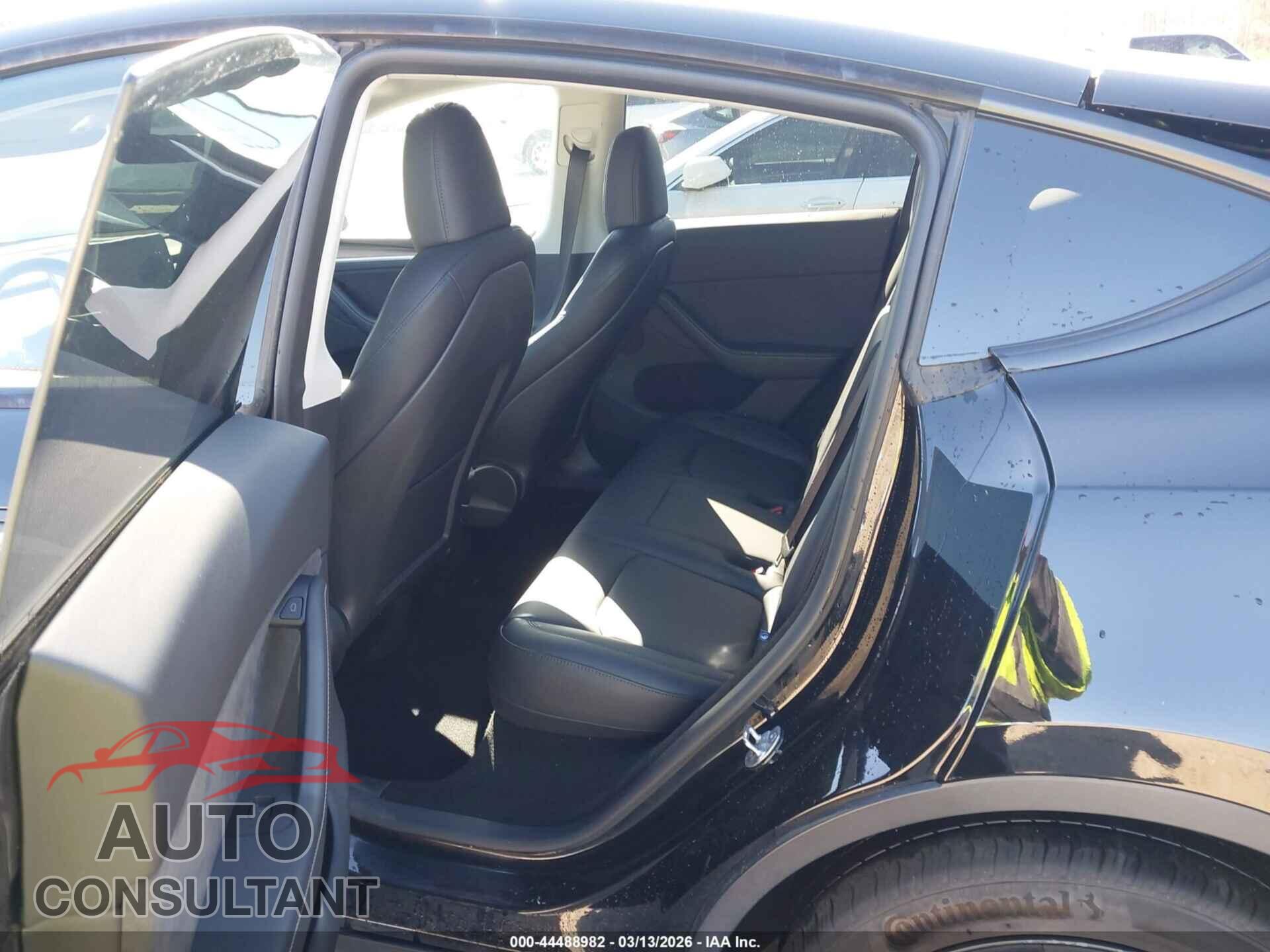 TESLA MODEL Y 2024 - 7SAYGDEE6RA331643