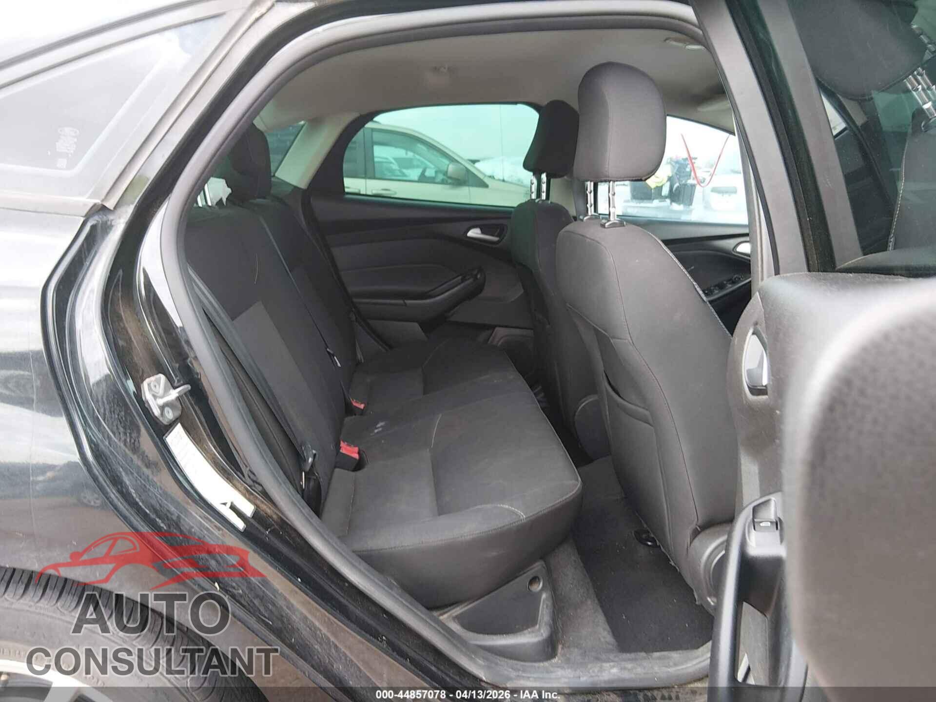 FORD FOCUS 2015 - 1FADP3F20FL330368