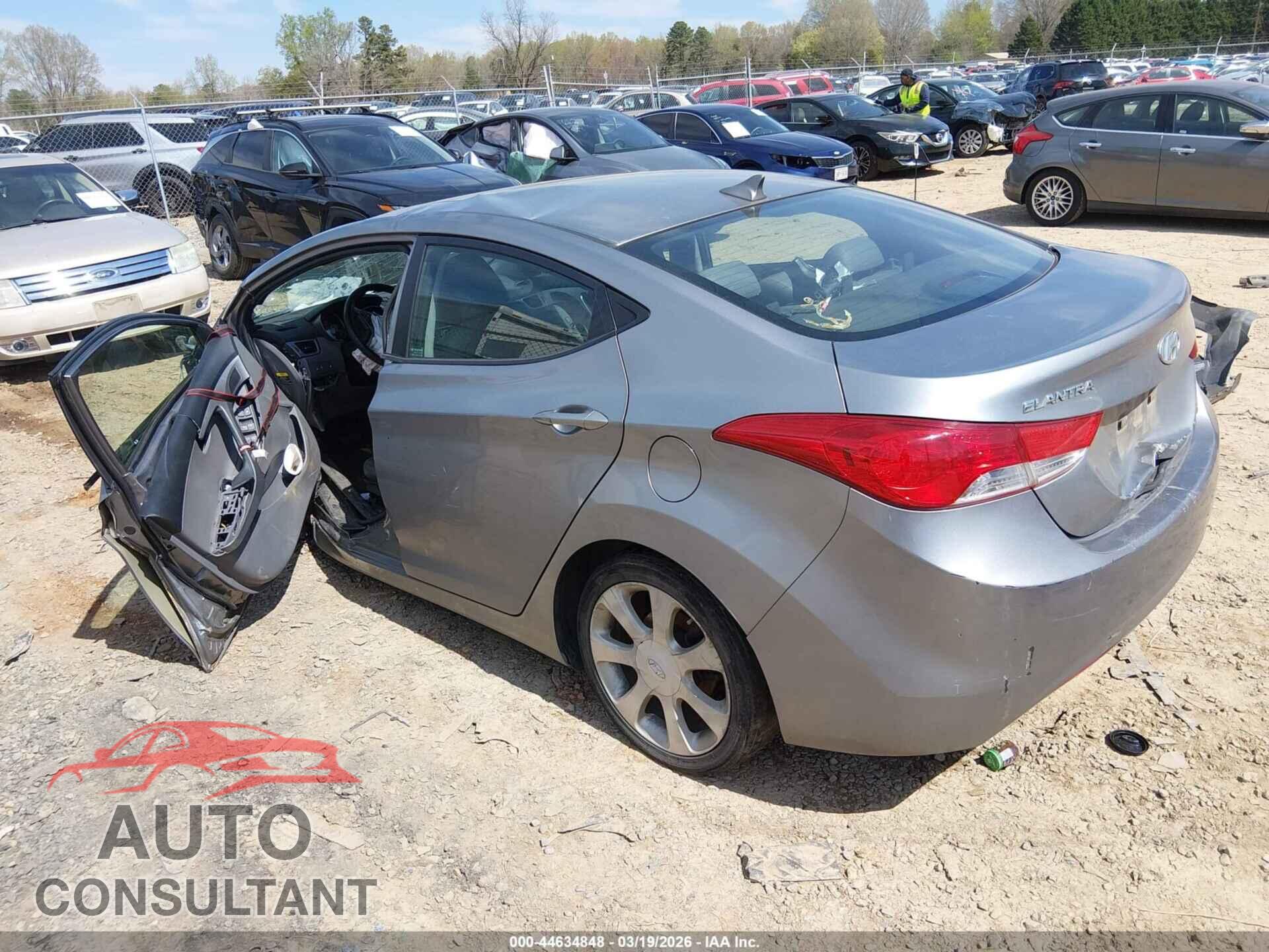 HYUNDAI ELANTRA 2012 - KMHDH4AE4CU232654