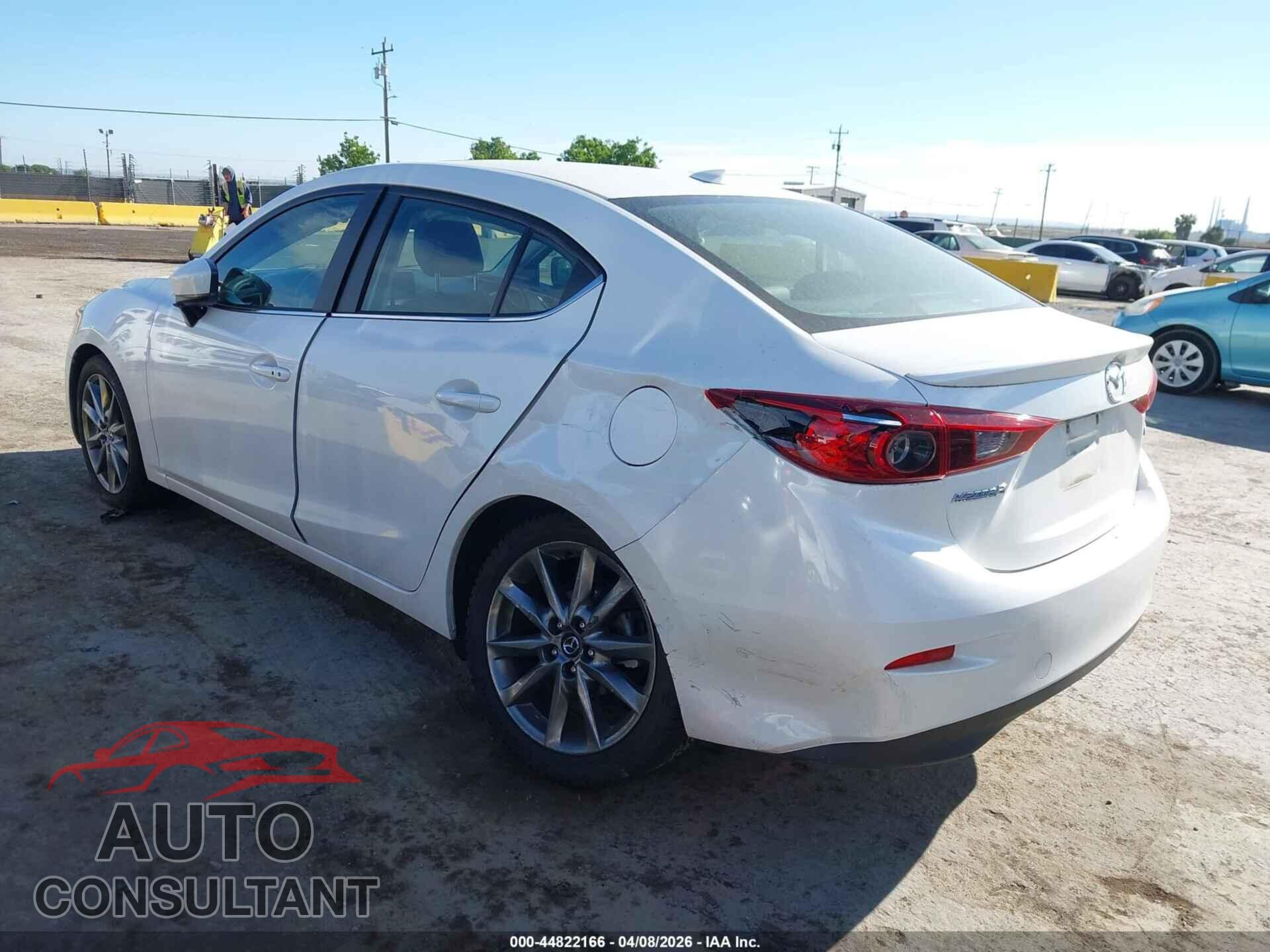MAZDA MAZDA3 2018 - 3MZBN1V39JM248696