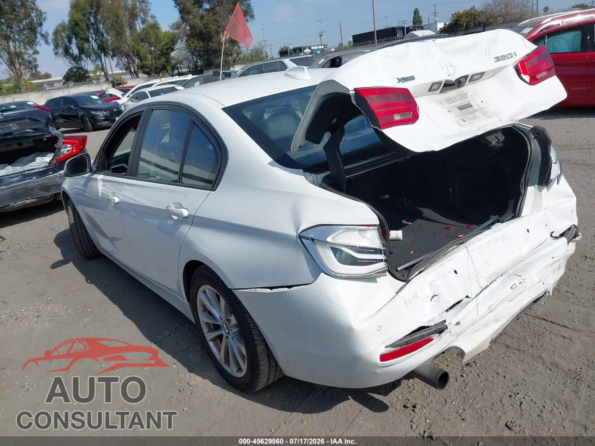 BMW 320I 2016 - WBA8E5G55GNU20284