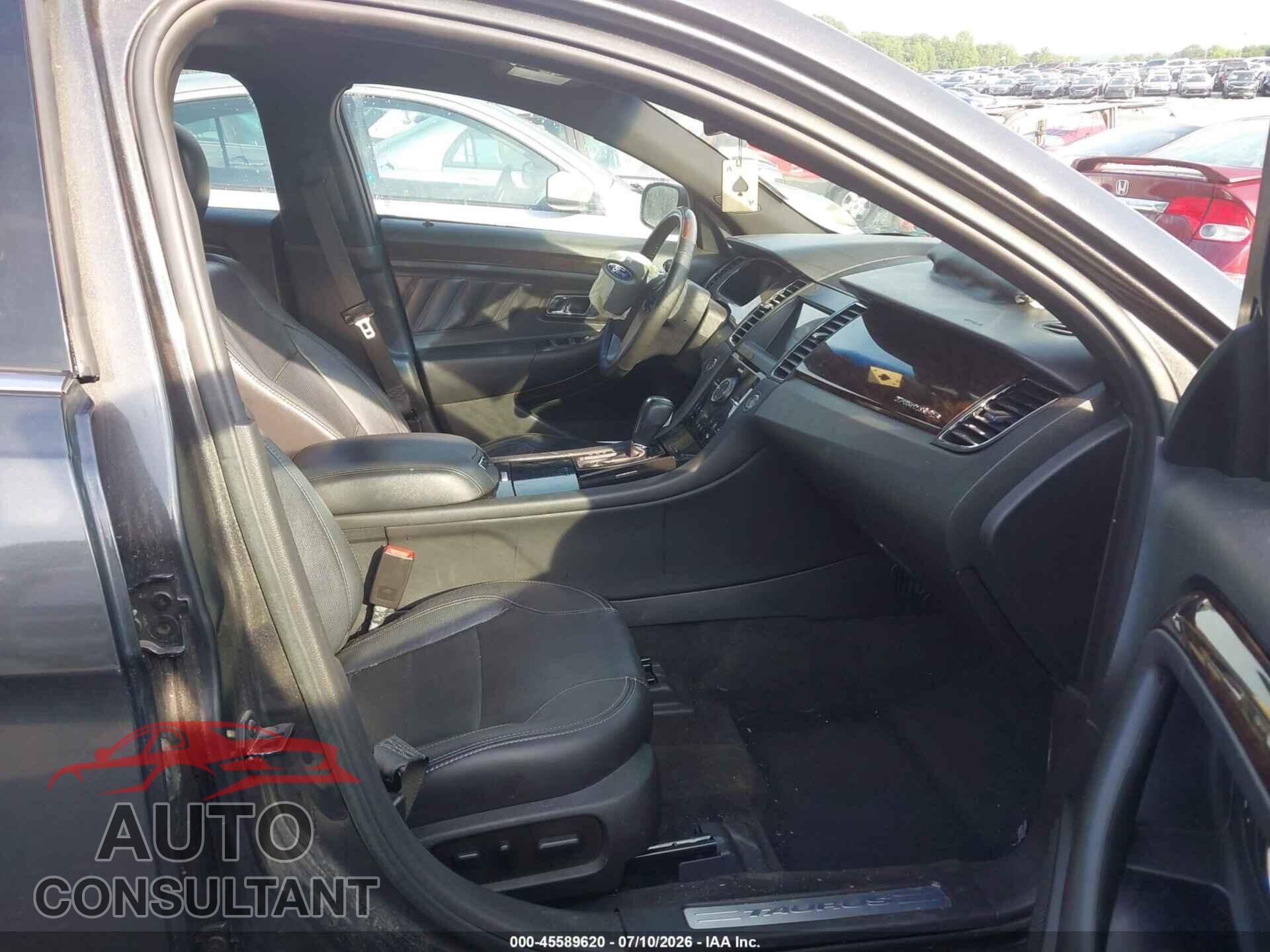 FORD TAURUS 2017 - 1FAHP2F82HG104036