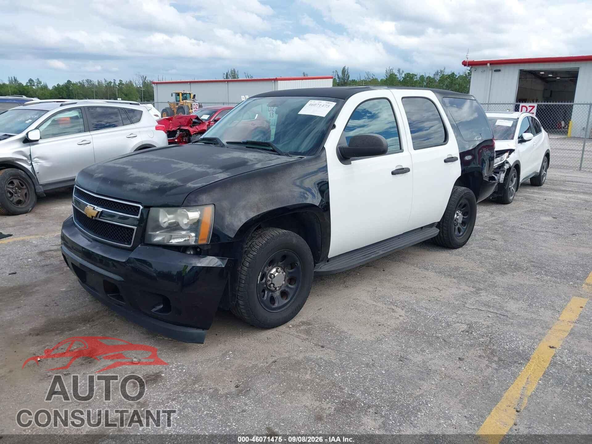 CHEVROLET TAHOE 2013 - 1GNLC2E04DR219528