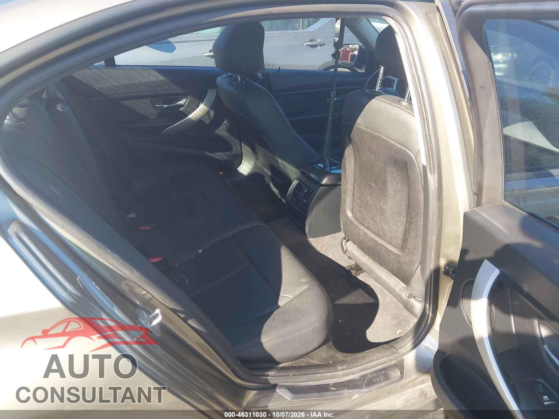 BMW 320I 2016 - WBA8E1G51GNU11476
