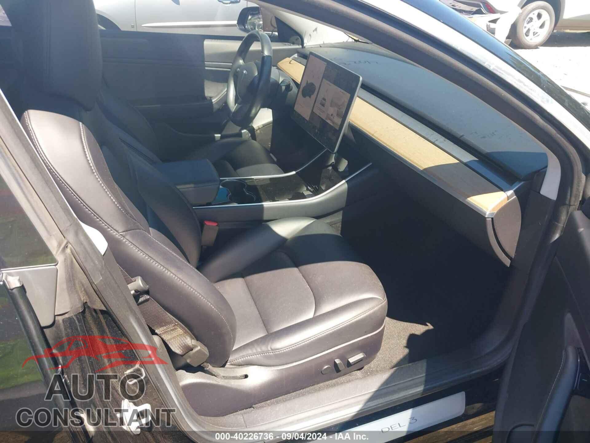 TESLA MODEL 3 2018 - 5YJ3E1EA4JF042129