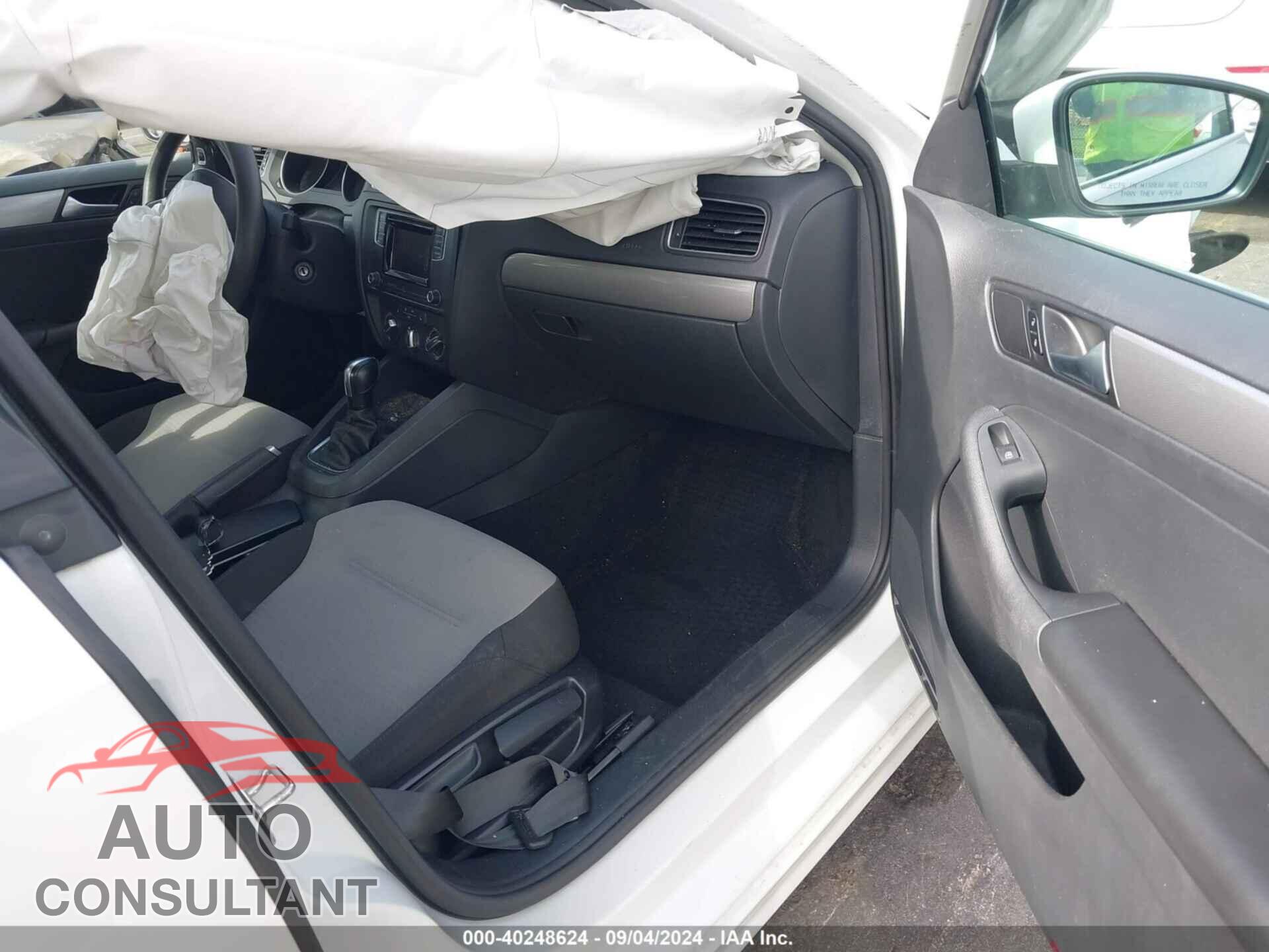 VOLKSWAGEN JETTA 2017 - 3VW2B7AJ8HM375689