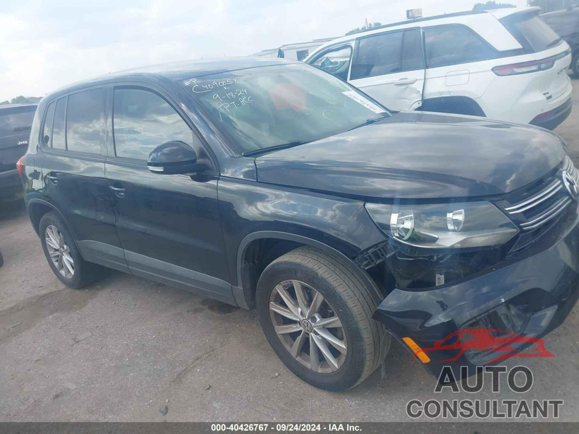 VOLKSWAGEN TIGUAN 2017 - WVGAV7AX8HK044236