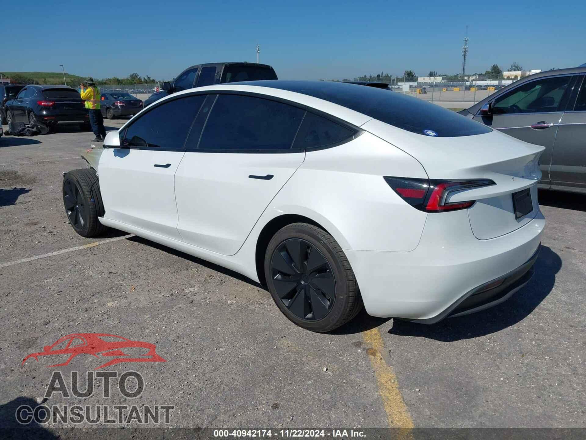 TESLA MODEL 3 2024 - 5YJ3E1EA9RF765650