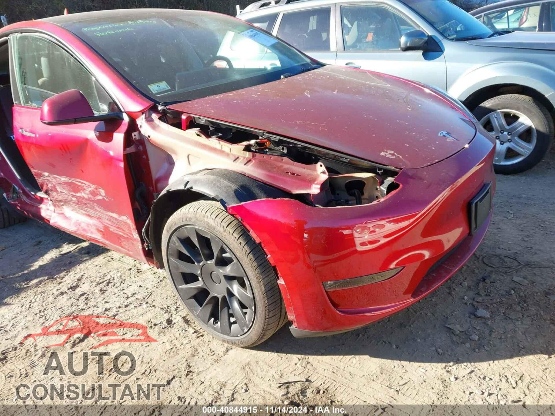 TESLA MODEL Y 2024 - 7SAYGDEE7RF076522