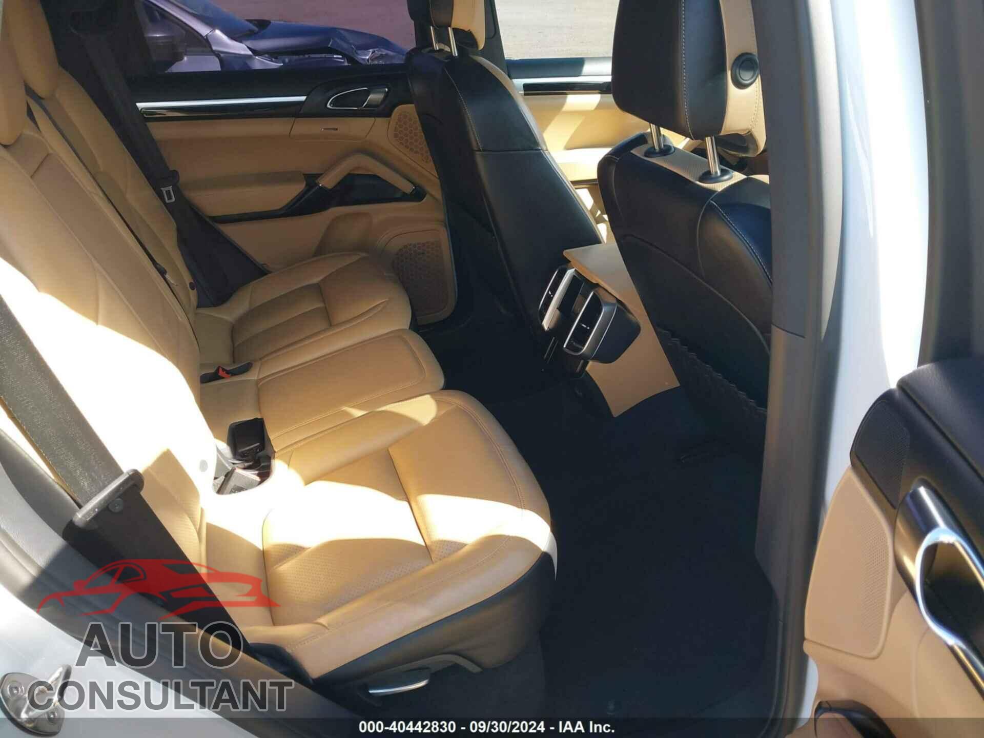PORSCHE CAYENNE 2018 - WP1AA2A21JKA03099