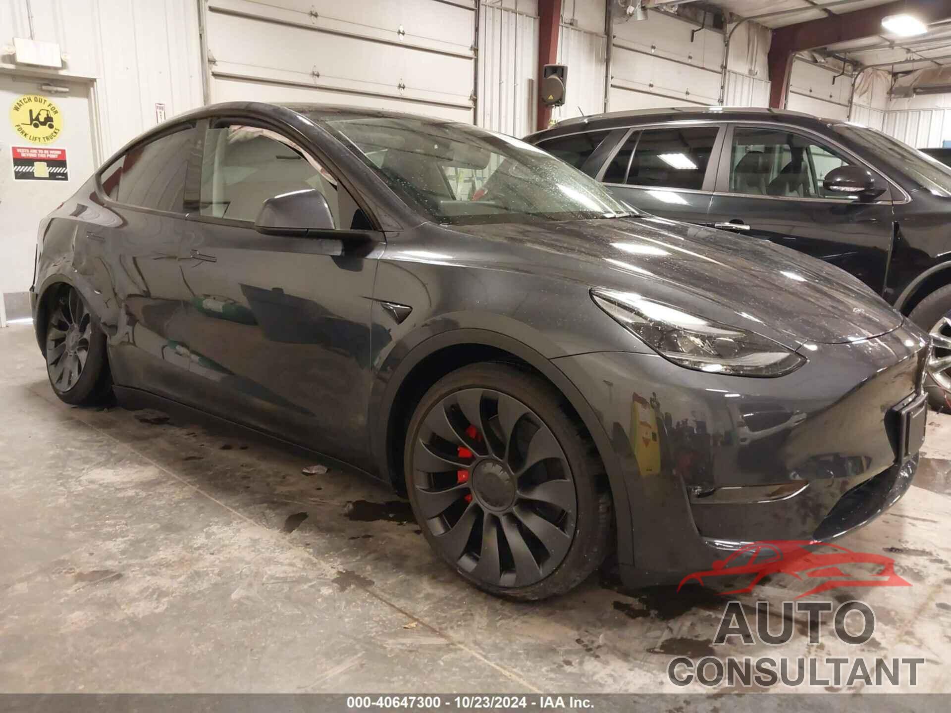 TESLA MODEL Y 2024 - 7SAYGDEF2RA270090