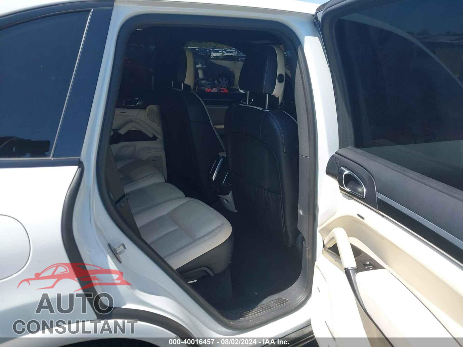 PORSCHE CAYENNE 2016 - WP1AB2A29GLA95546