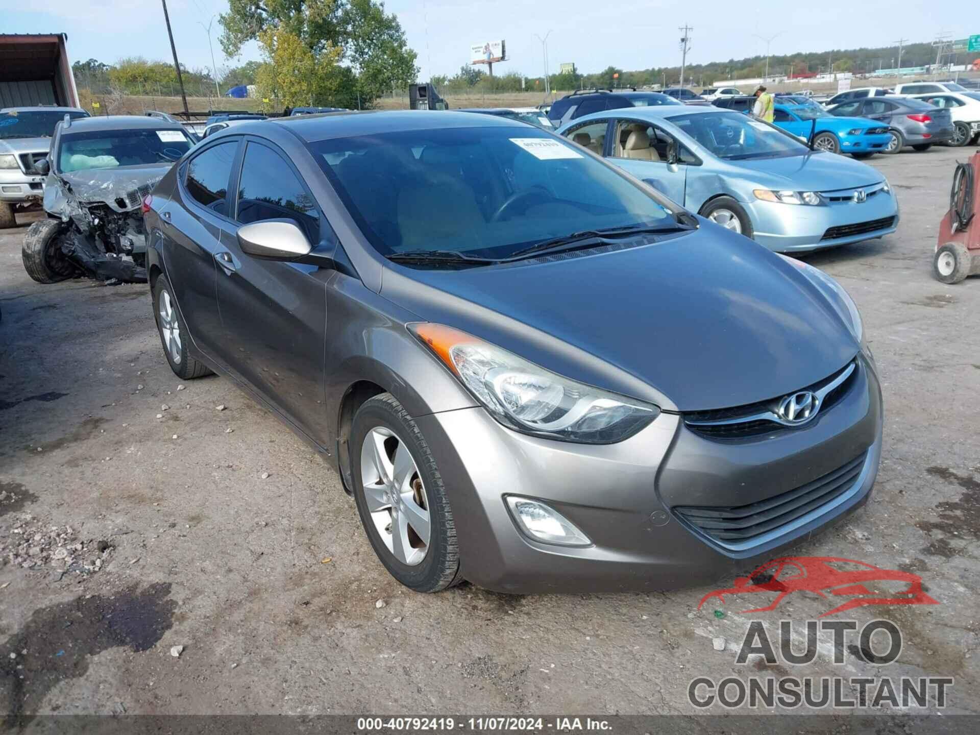 HYUNDAI ELANTRA 2013 - 5NPDH4AE4DH172472