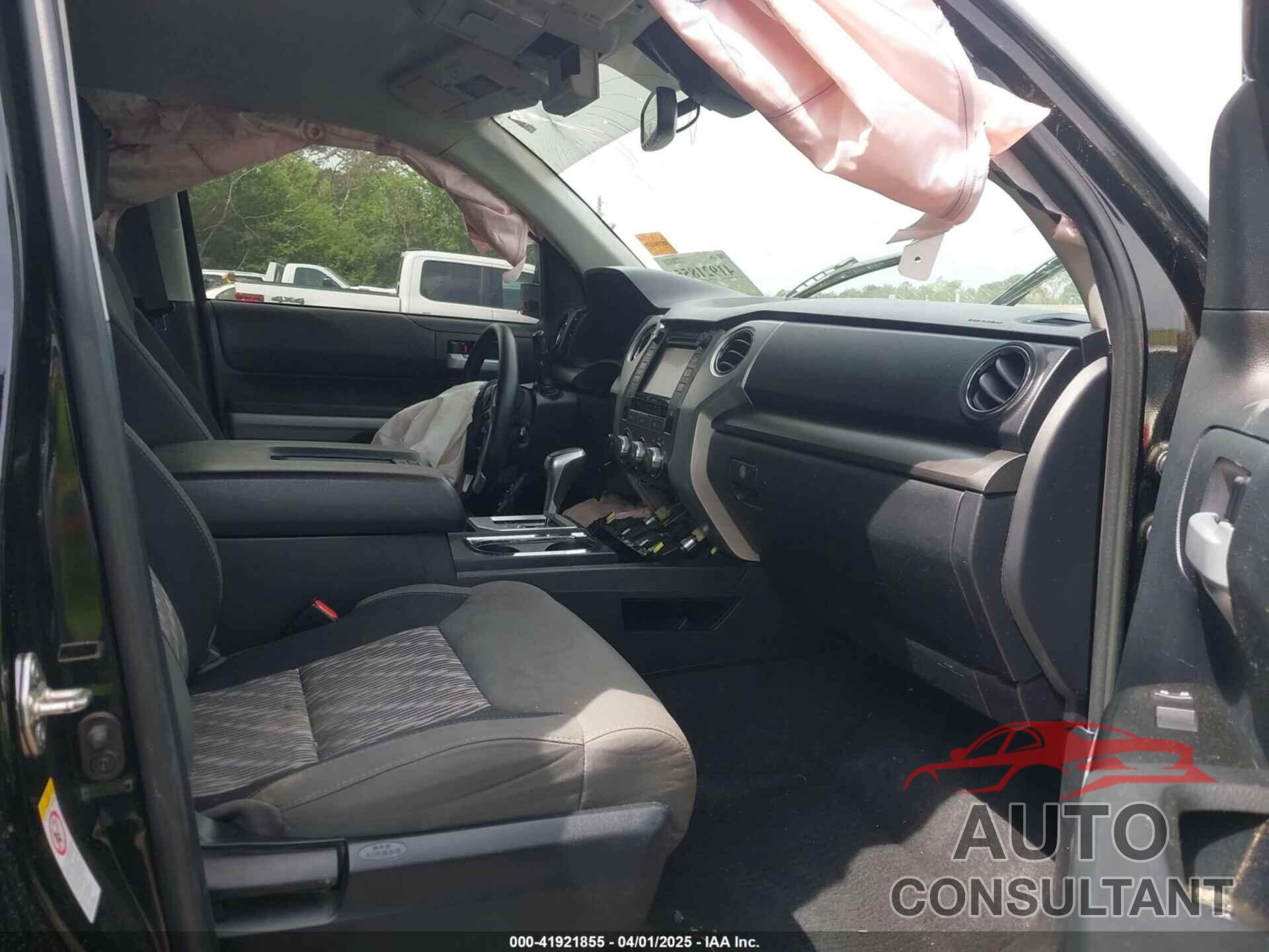 TOYOTA TUNDRA 2018 - 5TFDW5F18JX715775