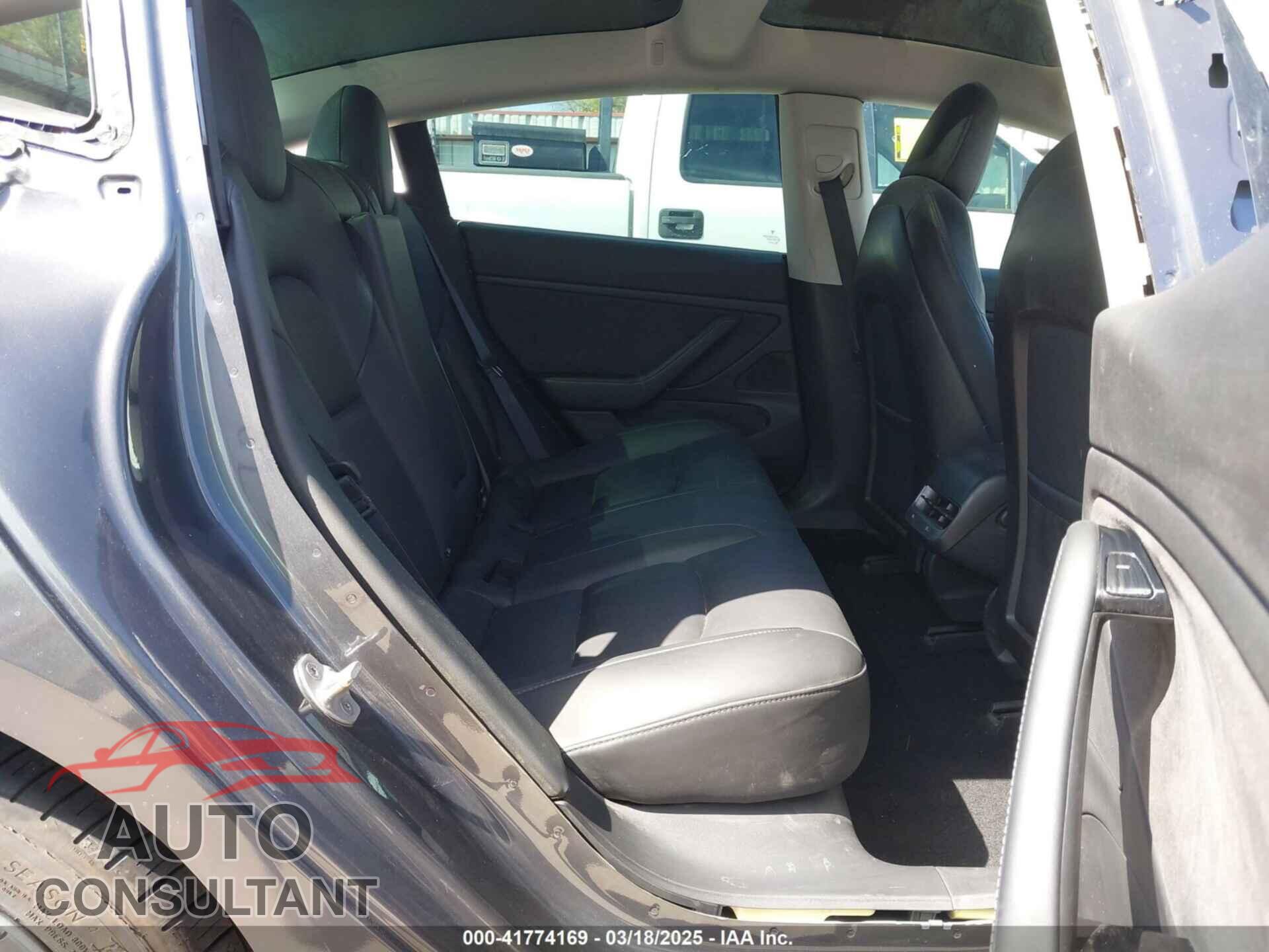 TESLA MODEL 3 2018 - 5YJ3E1EA4JF157782
