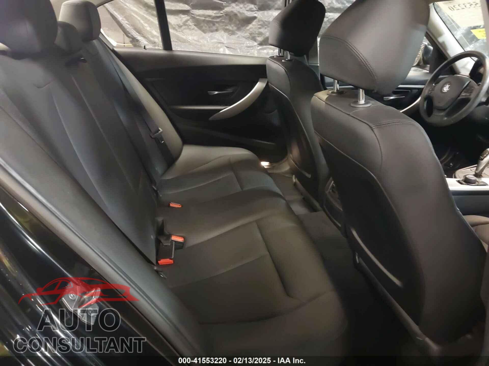 BMW 320I 2016 - WBA8E5G5XGNU20717