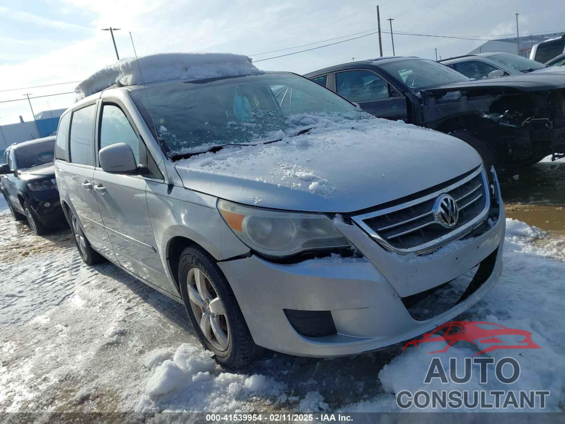 VOLKSWAGEN ROUTAN 2011 - 2V4RW3DG0BR695500