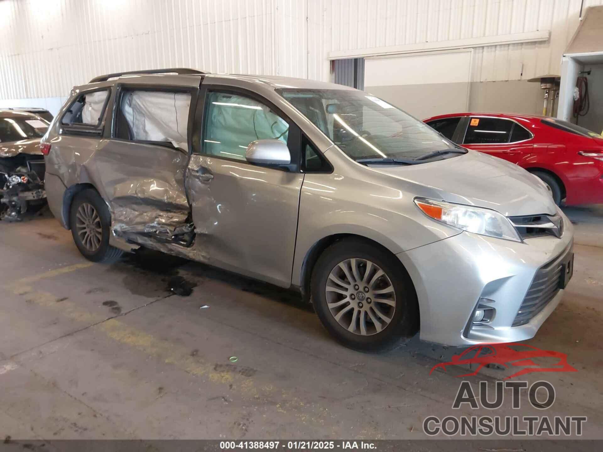 TOYOTA SIENNA 2018 - 5TDYZ3DC1JS951689