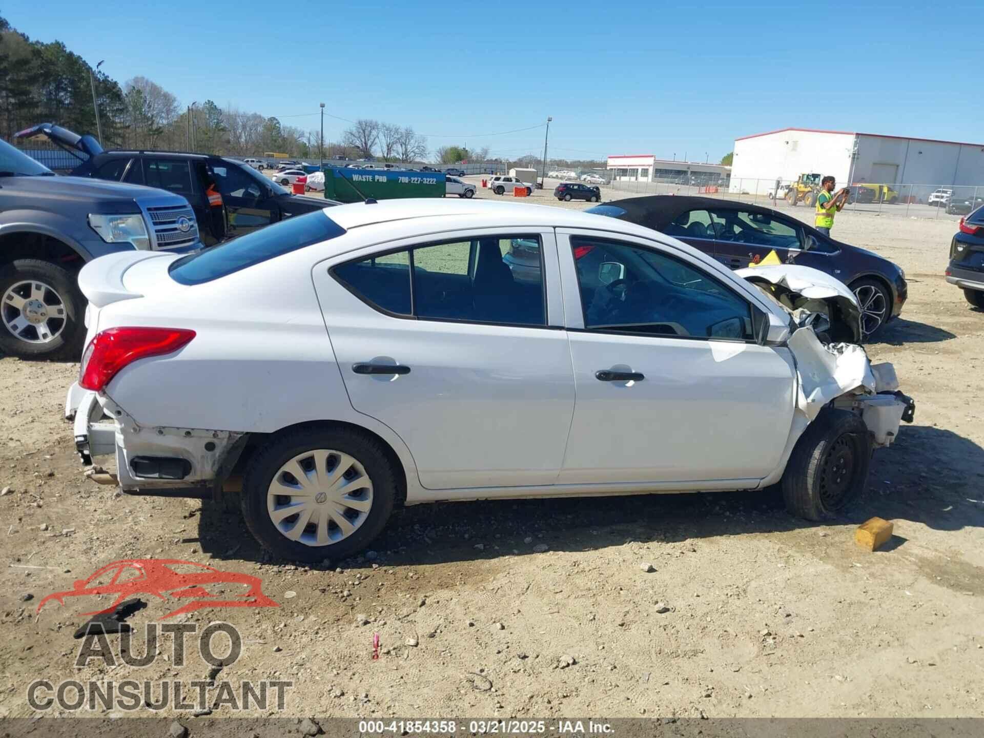 NISSAN VERSA 2017 - 3N1CN7AP3HL885203