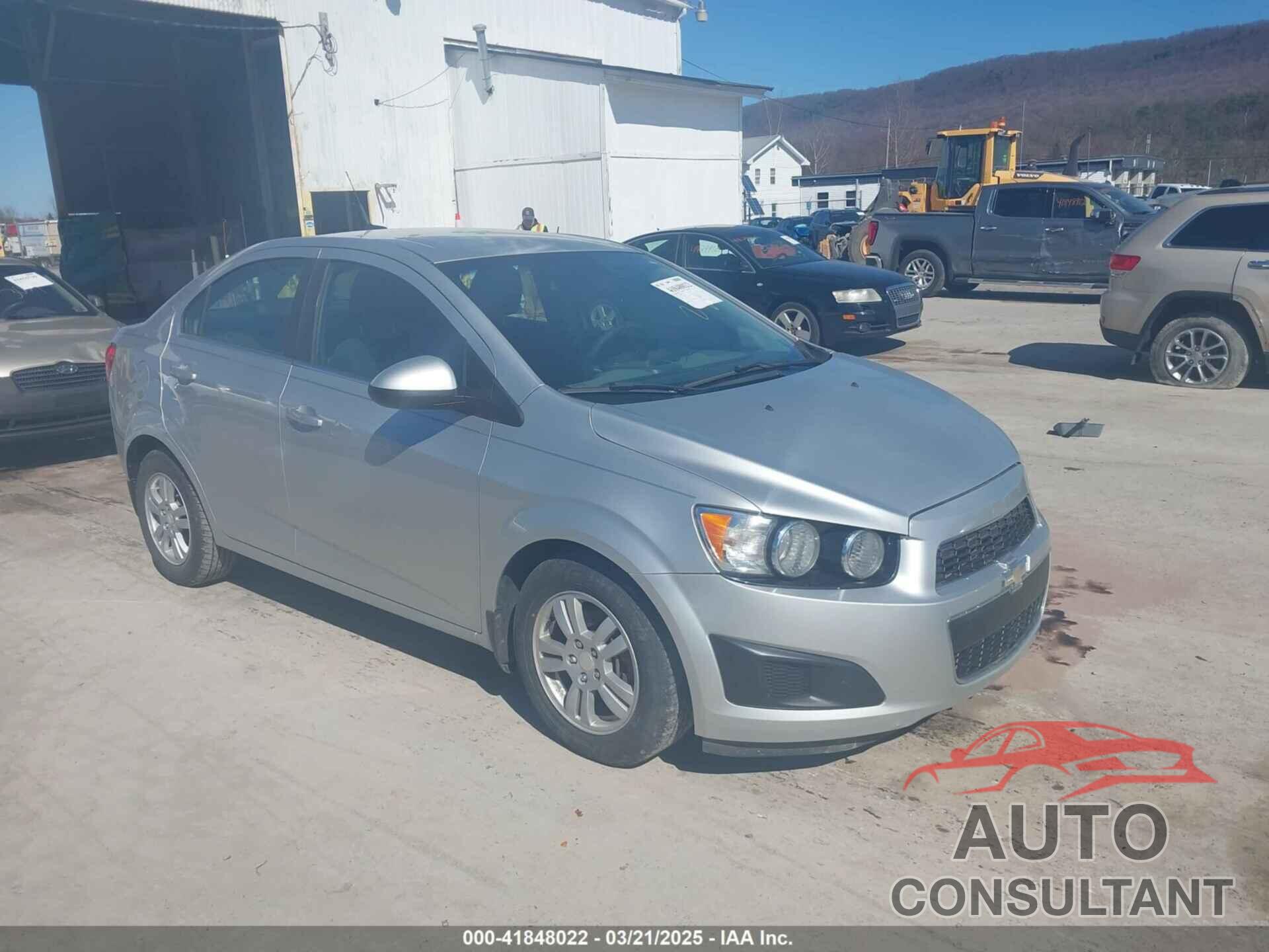 CHEVROLET SONIC 2012 - 1G1JC5SH8C4202487