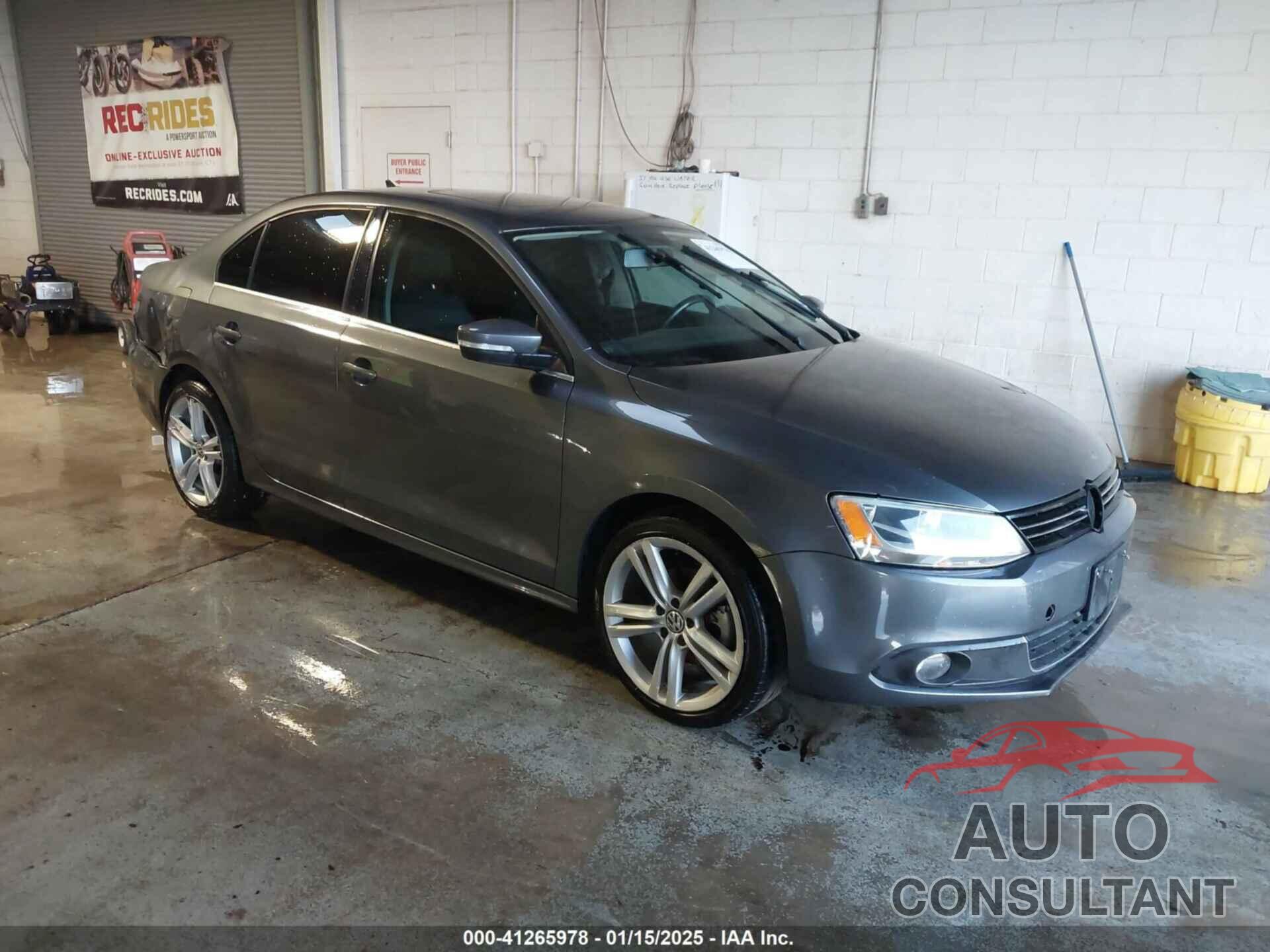 VOLKSWAGEN JETTA 2013 - 3VWLL7AJXDM382168