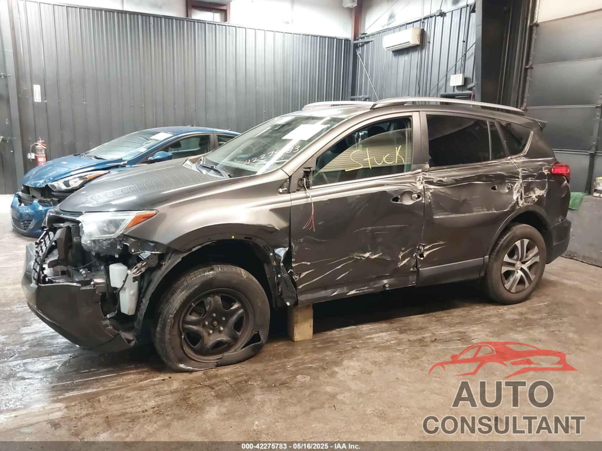 TOYOTA RAV4 2018 - JTMBFREVXJJ732745