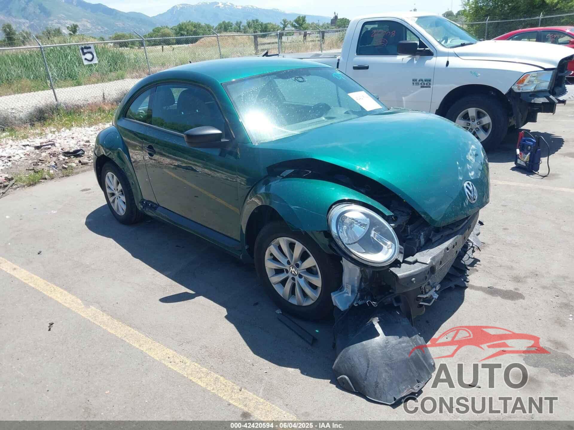 VOLKSWAGEN BEETLE 2017 - 3VWF17AT0HM612455