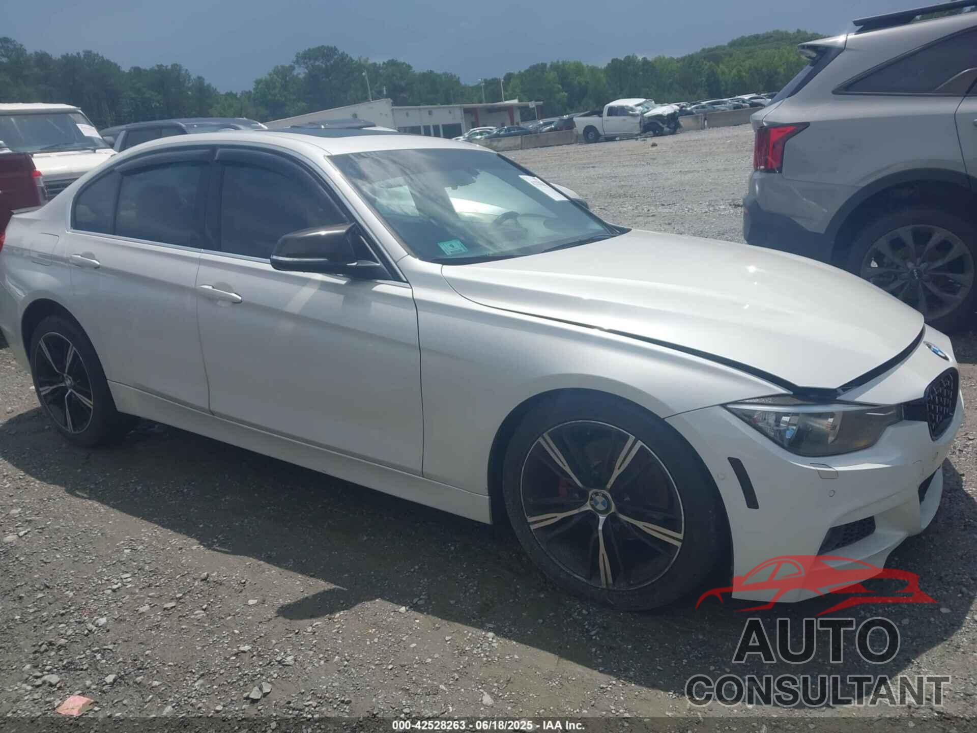 BMW 328I 2013 - WBA3B5G53DNS04609