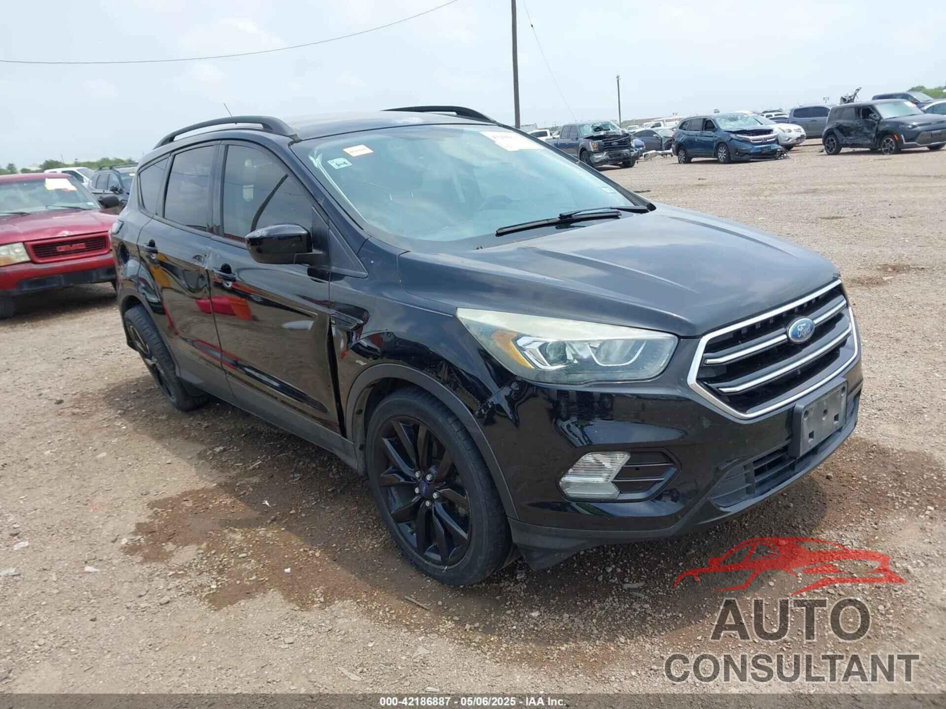 FORD ESCAPE 2017 - 1FMCU0GD5HUC10507