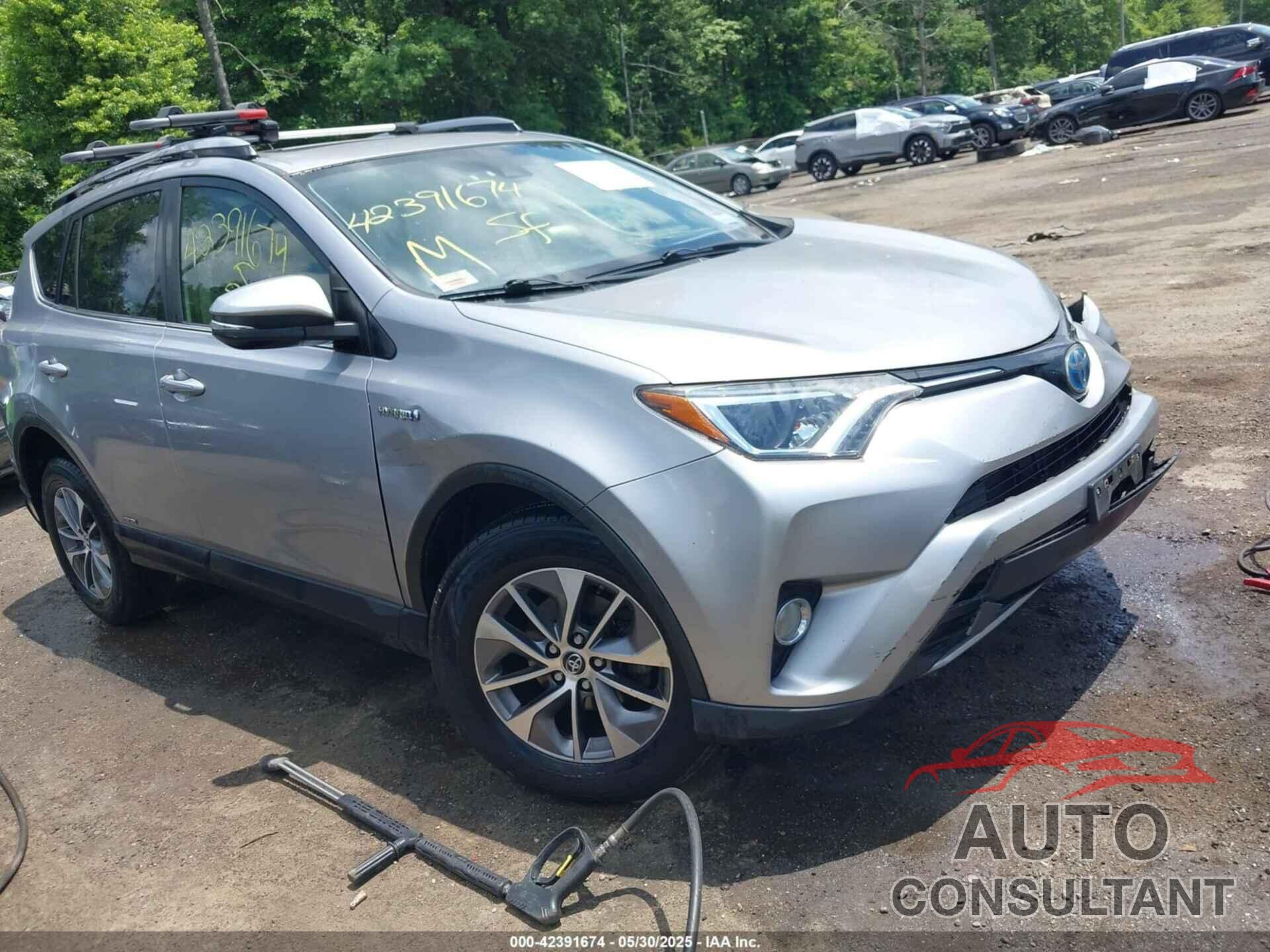 TOYOTA RAV4 HYBRID 2017 - JTMRJREV6HD097738